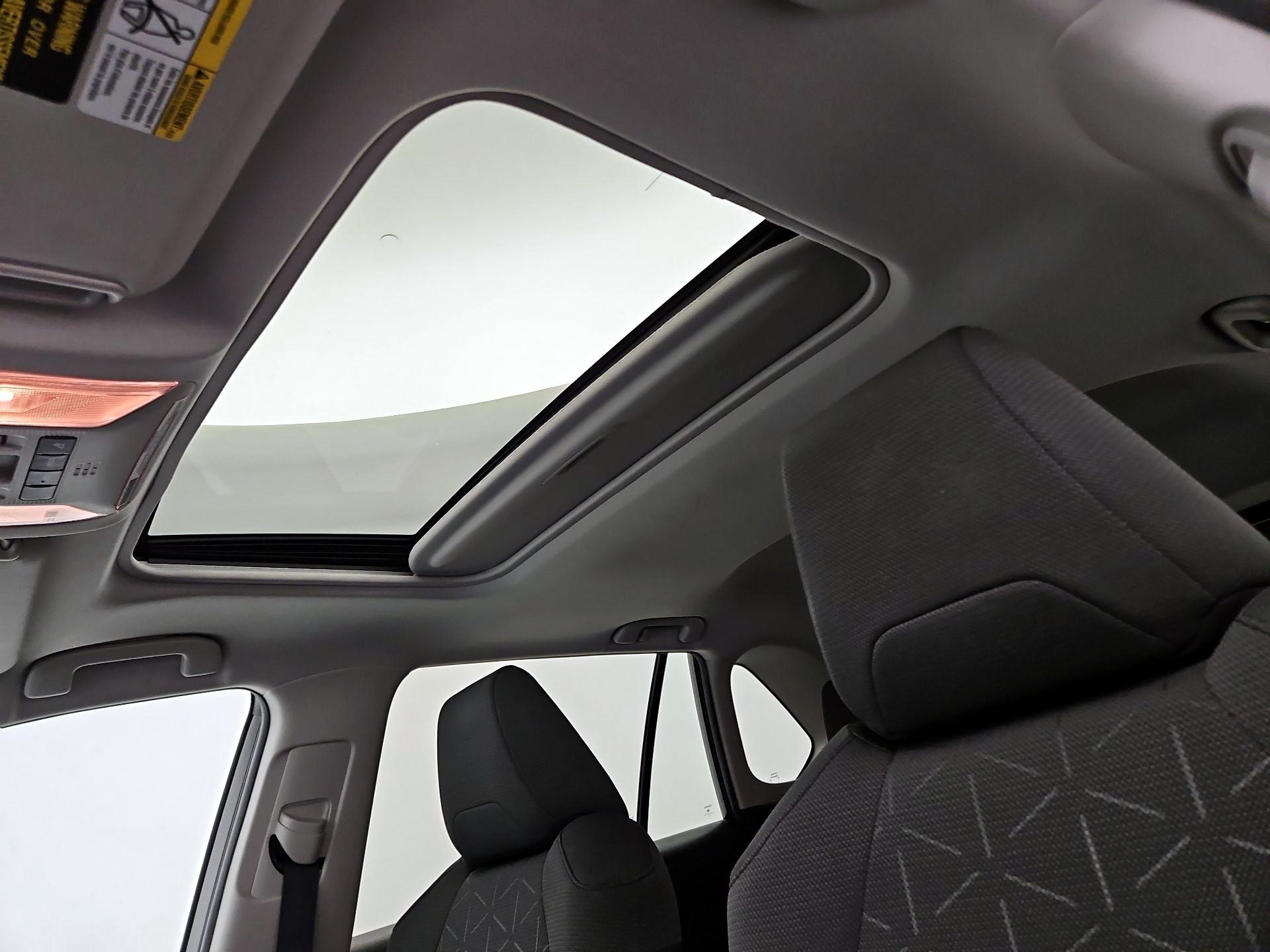 Thumbnail: 2021 Toyota RAV4 - 19