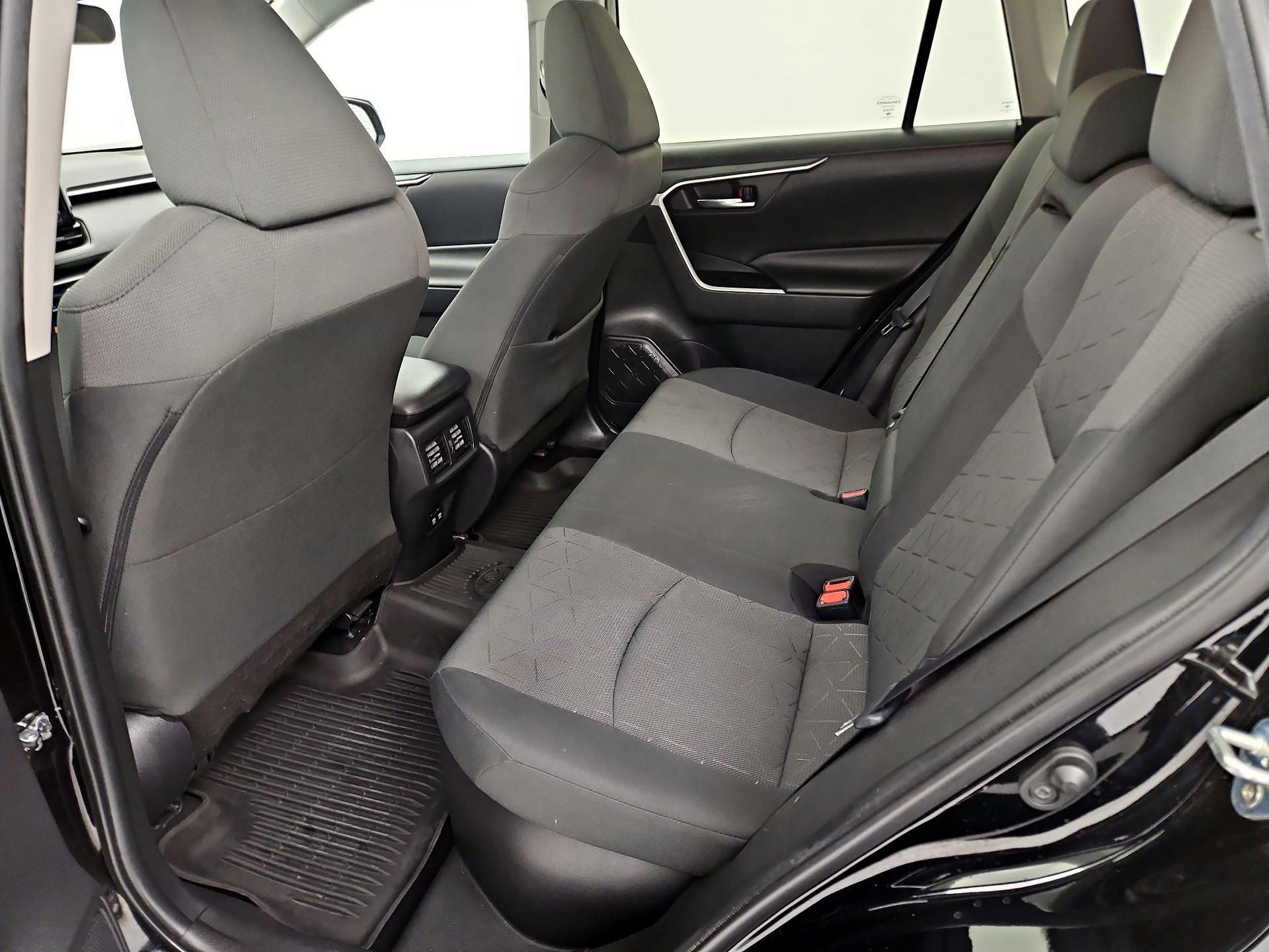 Thumbnail: 2021 Toyota RAV4 - 20