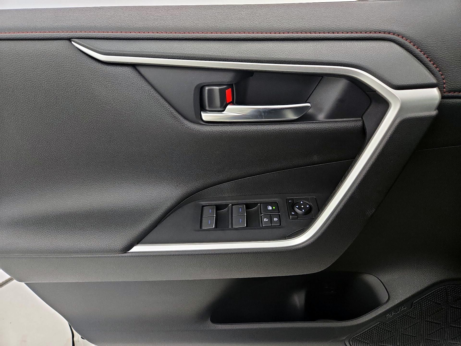 Thumbnail: 2022 Toyota RAV4 - 12