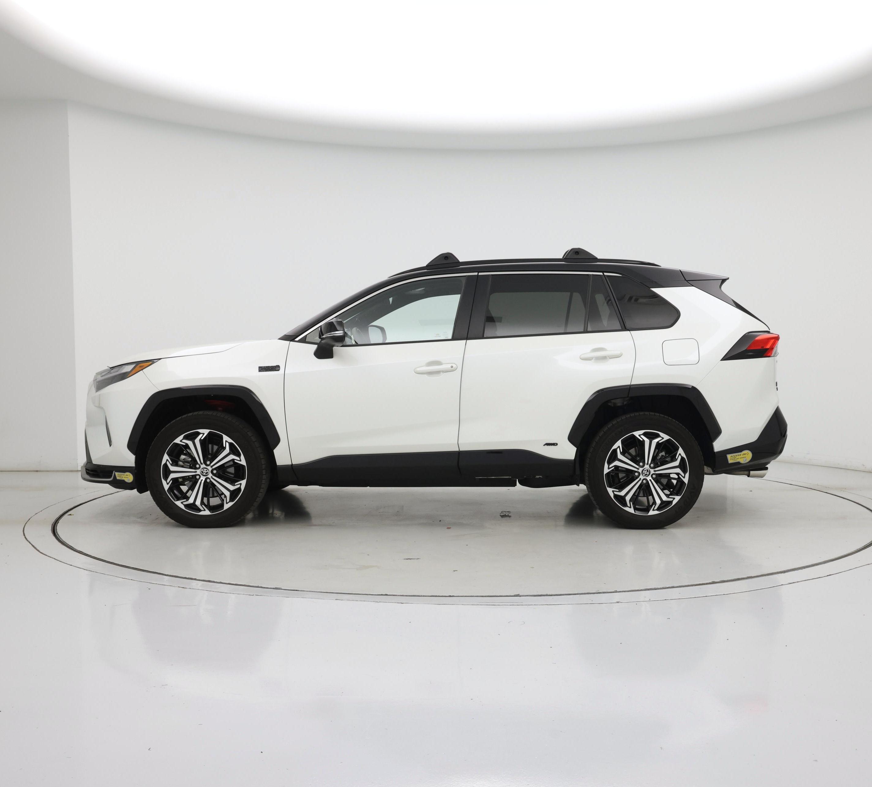 Thumbnail: 2022 Toyota RAV4 - 3