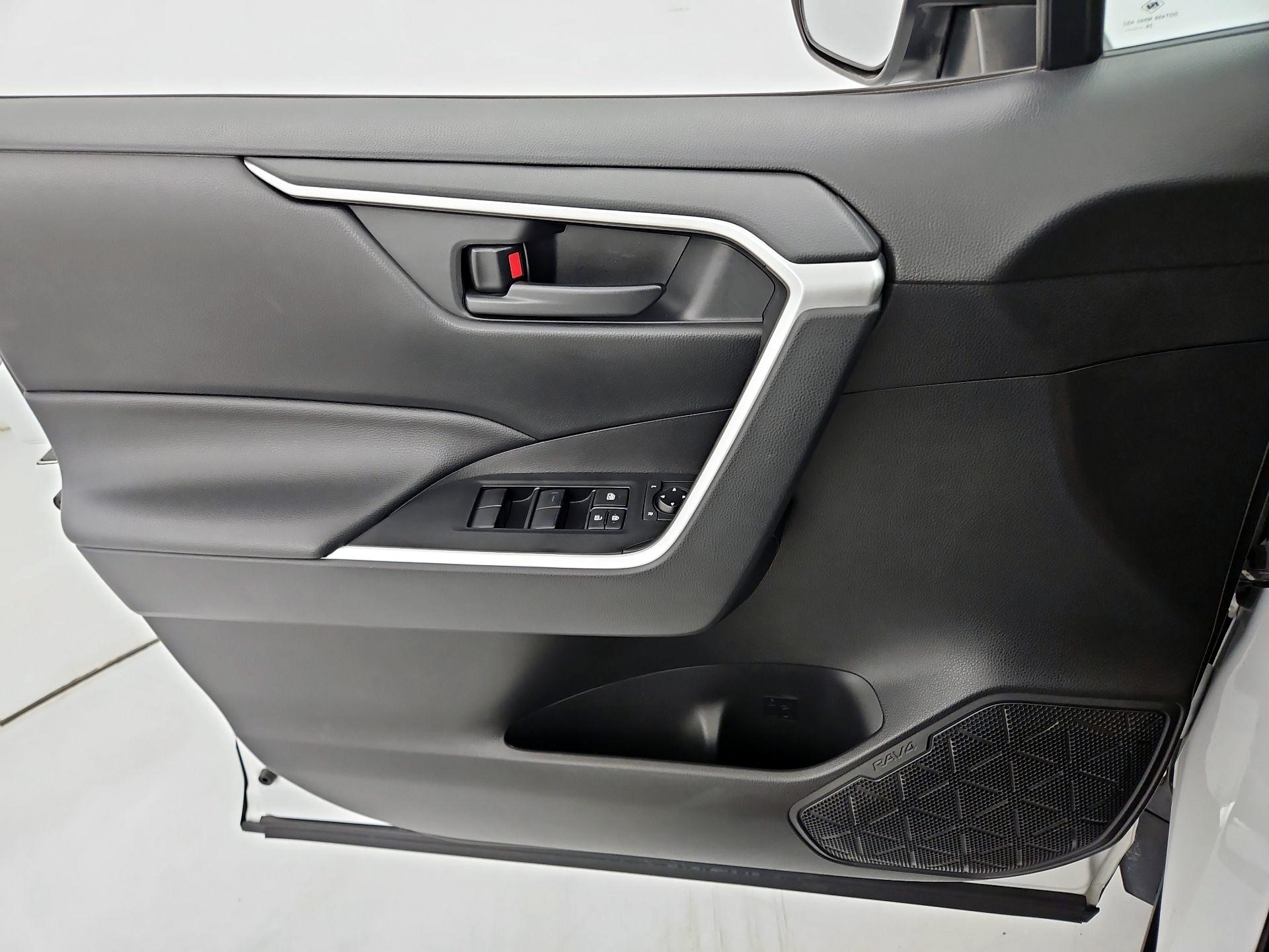 Thumbnail: 2021 Toyota RAV4 - 12