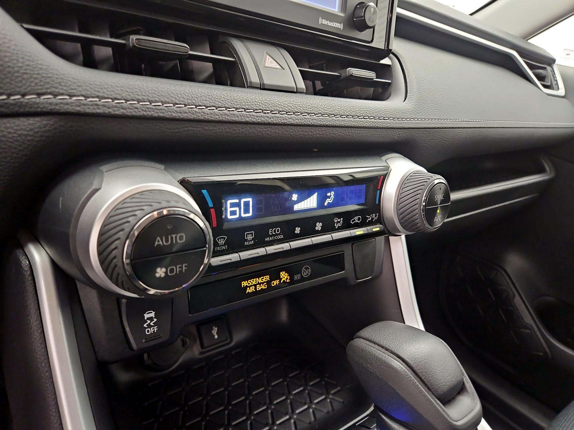 Thumbnail: 2021 Toyota RAV4 - 16