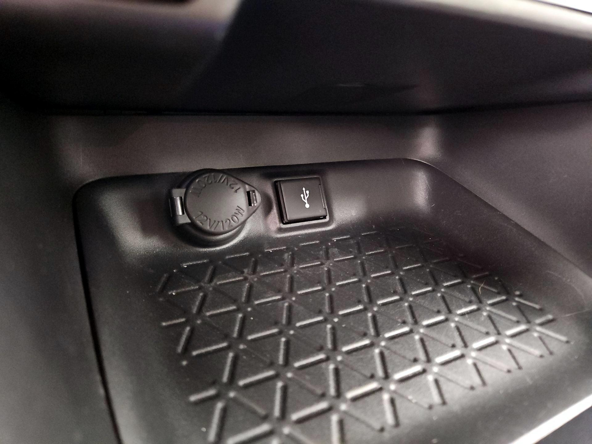 Thumbnail: 2021 Toyota RAV4 - 18