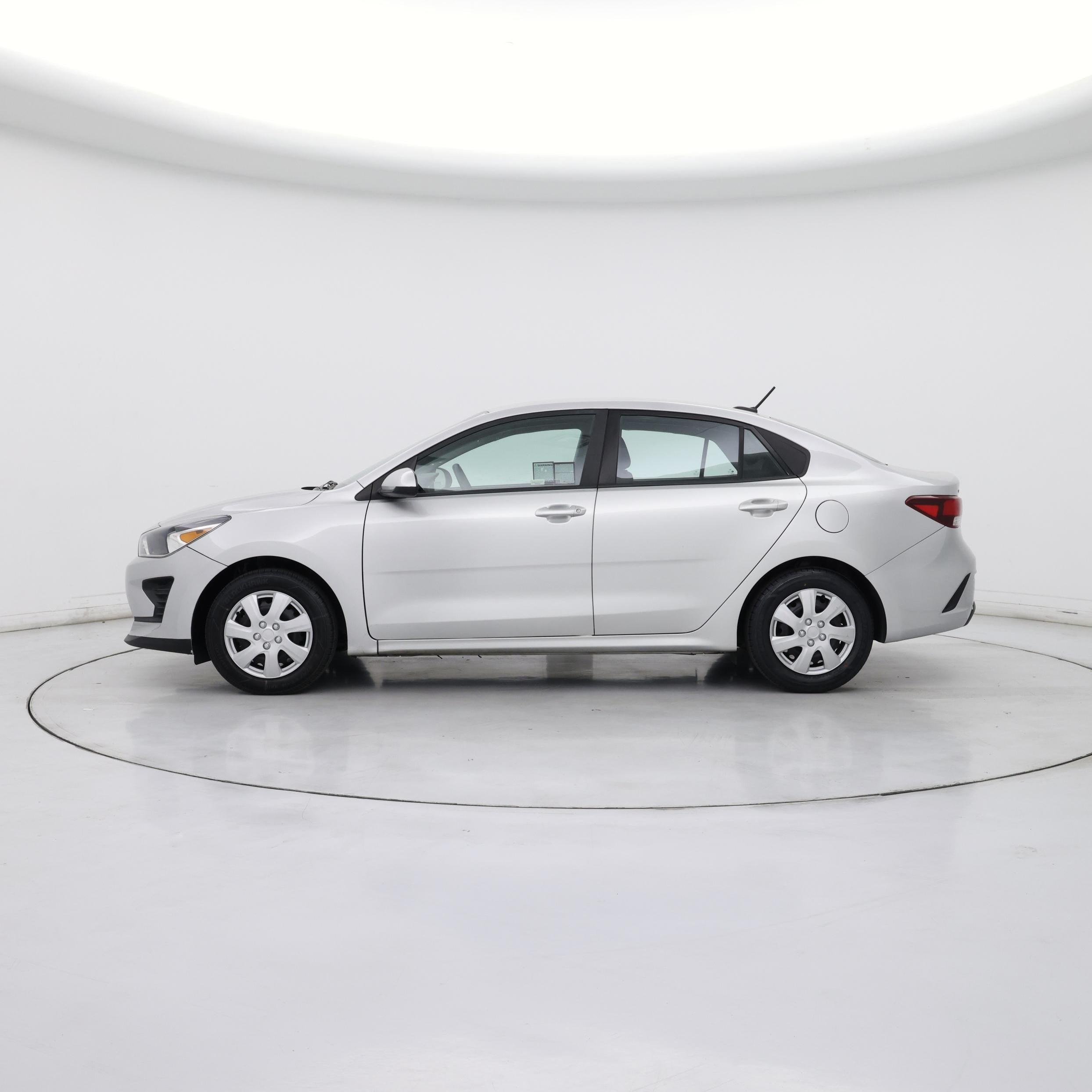 Thumbnail: 2022 Kia Rio - 3