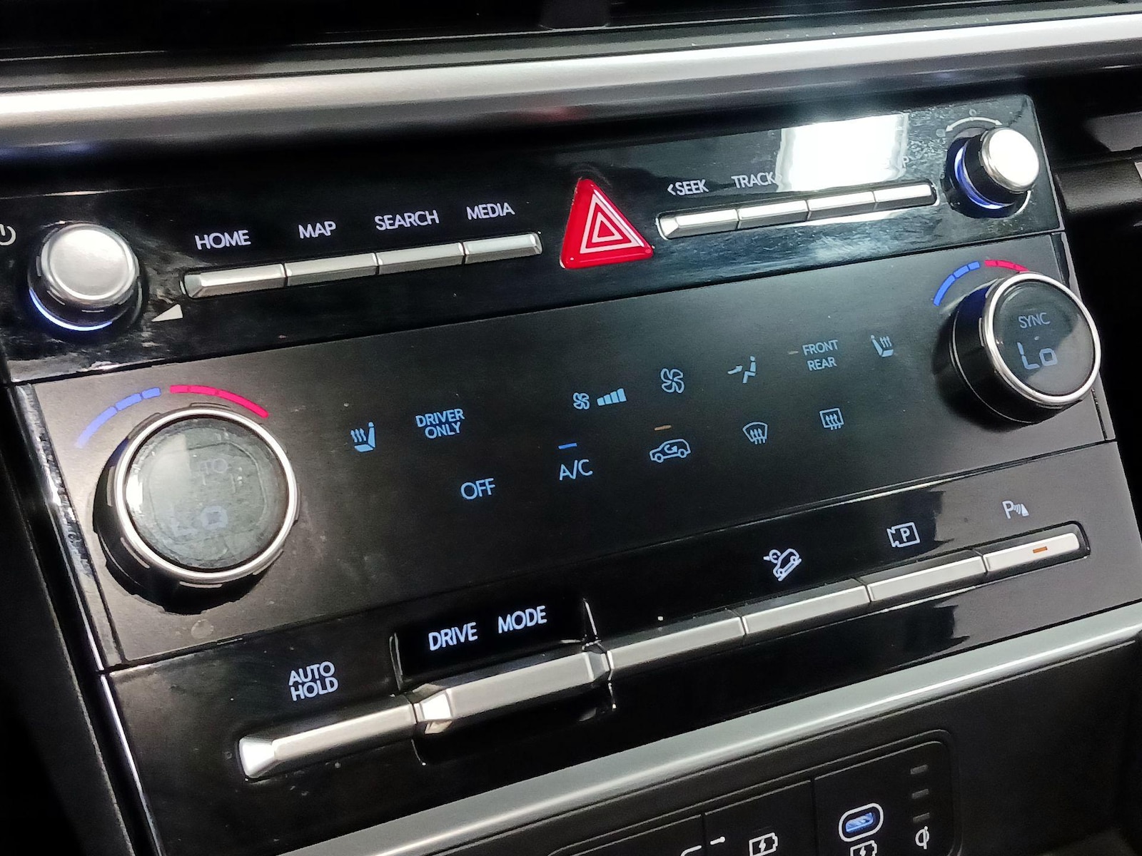 2025 Hyundai Santa Fe SEL - Photo 15