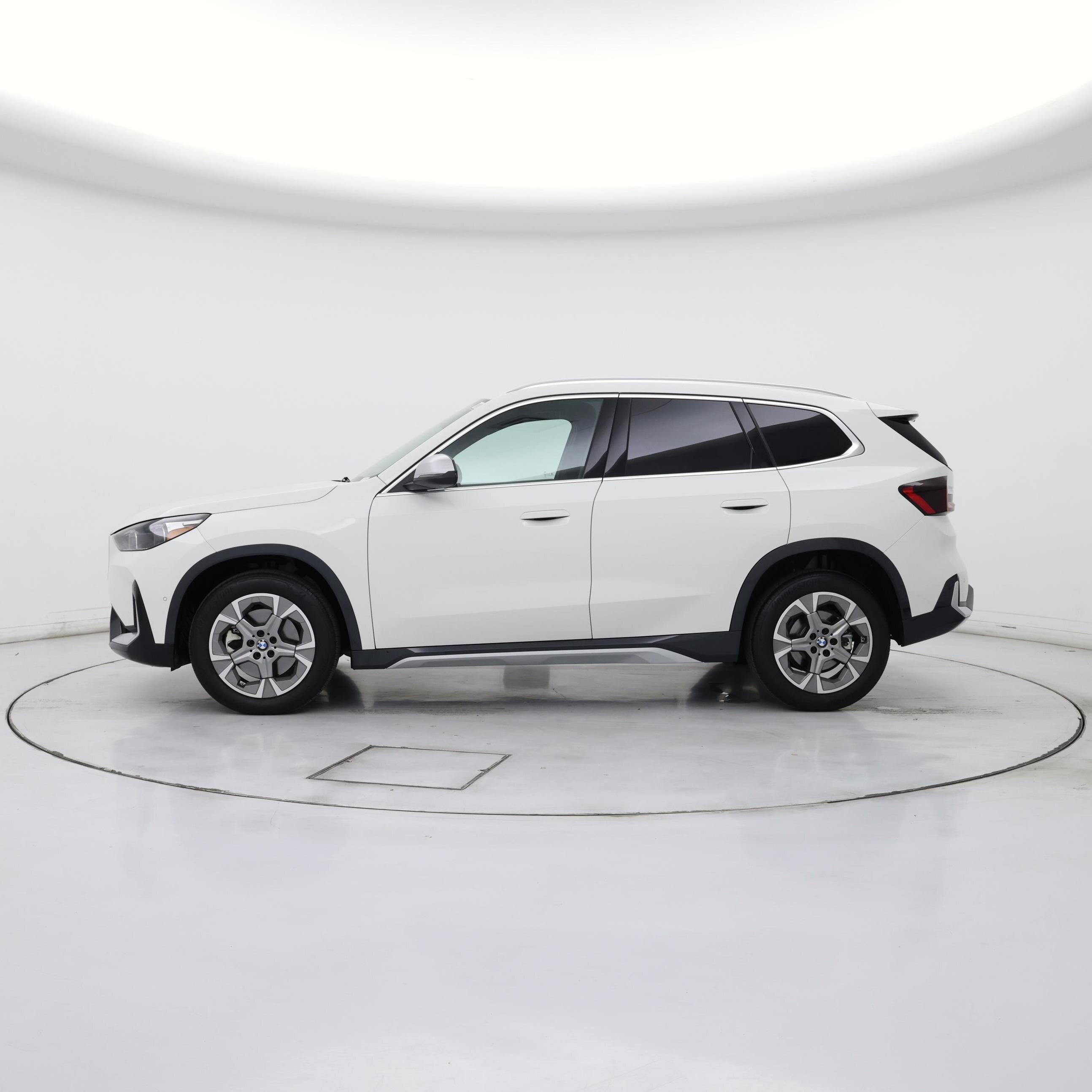 Thumbnail: 2023 BMW X1 - 3