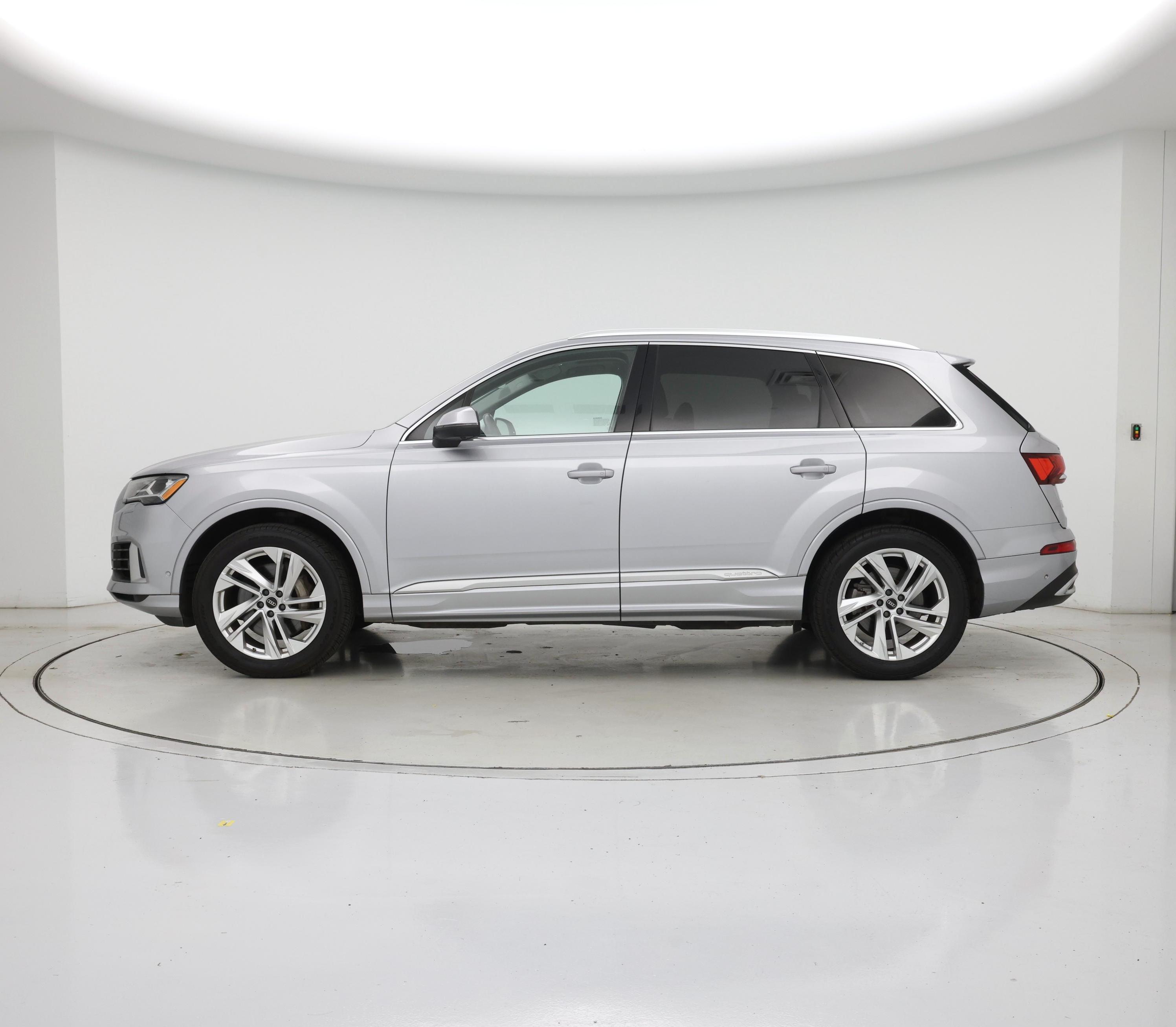Thumbnail: 2022 Audi Q7 - 3