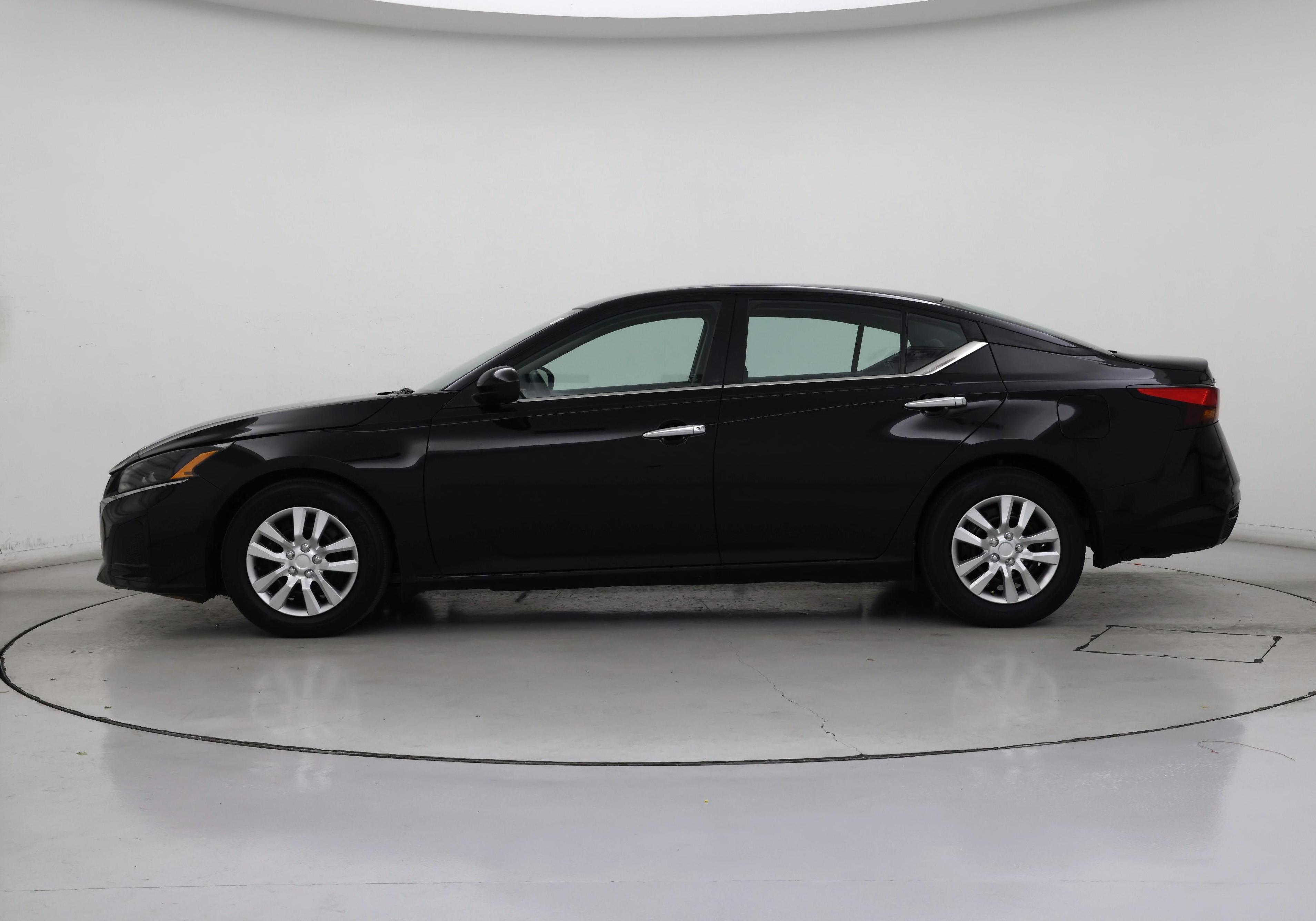Thumbnail: 2023 Nissan Altima - 3