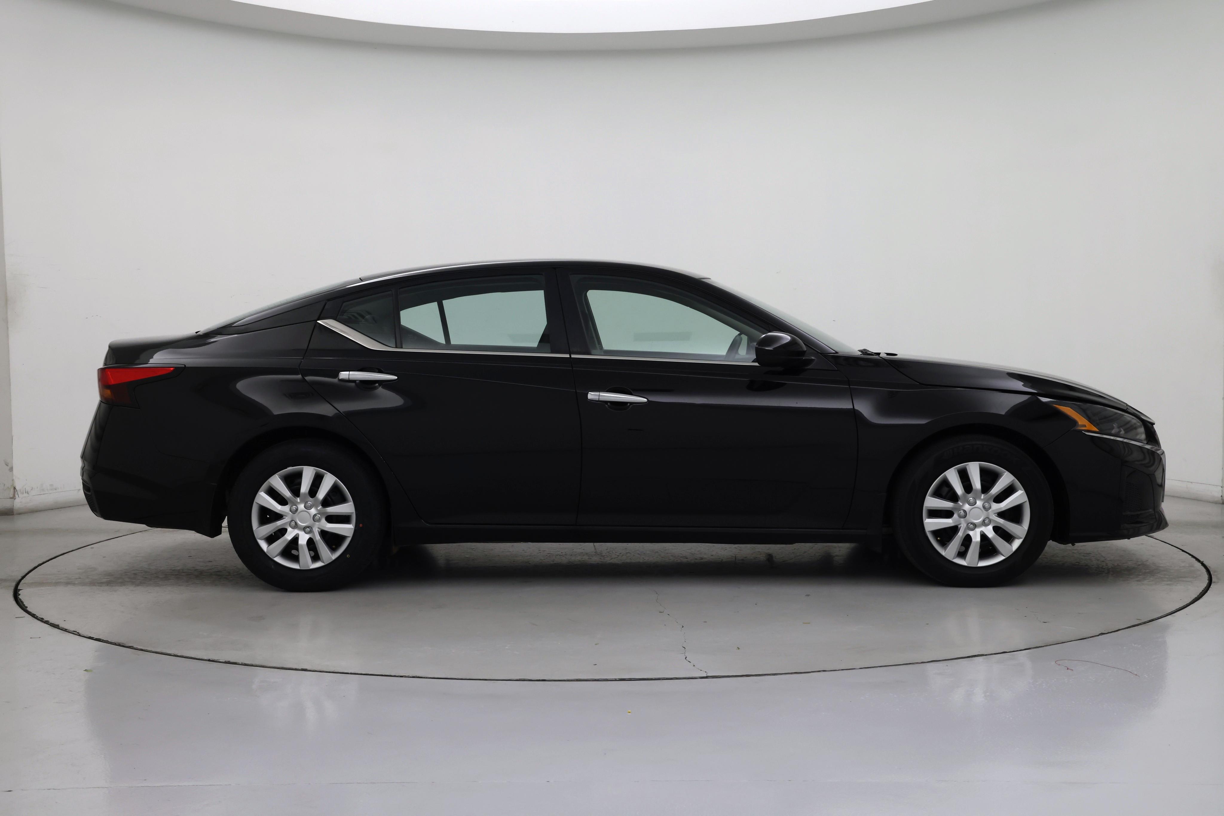 Thumbnail: 2023 Nissan Altima - 7
