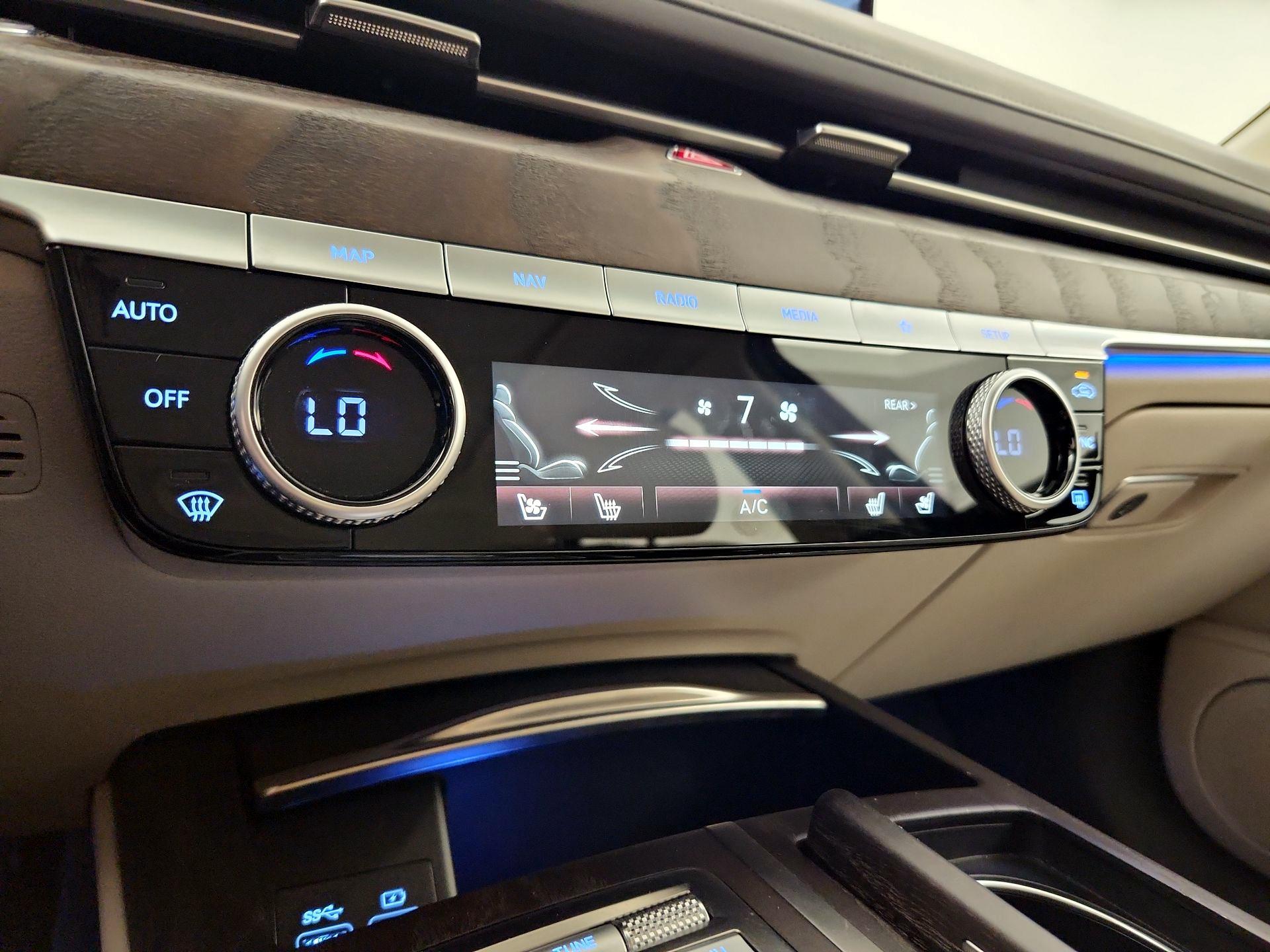 Thumbnail: 2023 Genesis G80 - 17