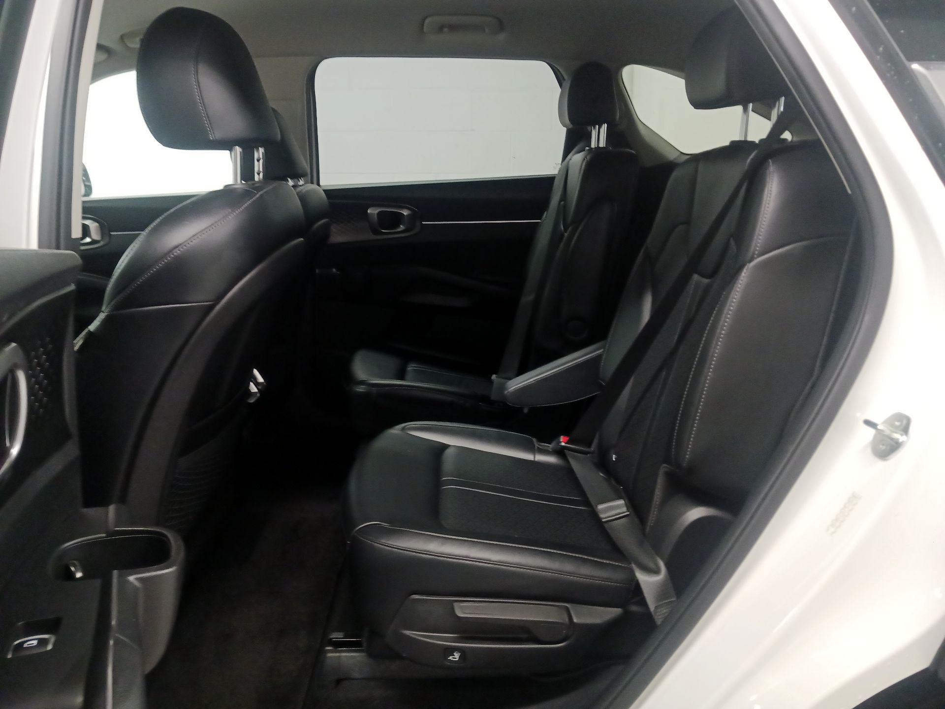 Thumbnail: 2023 Kia Sorento - 14