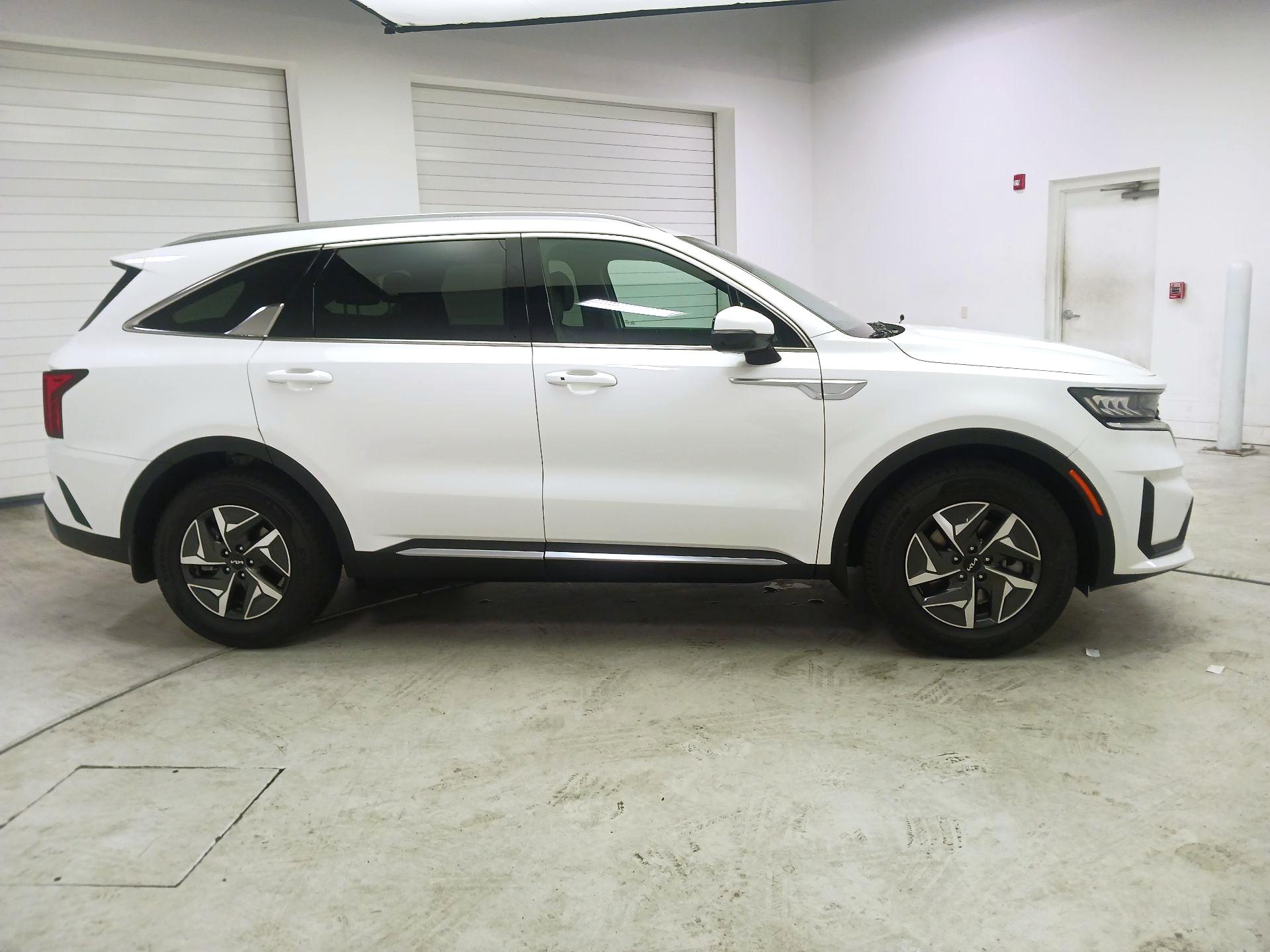 Thumbnail: 2023 Kia Sorento - 4