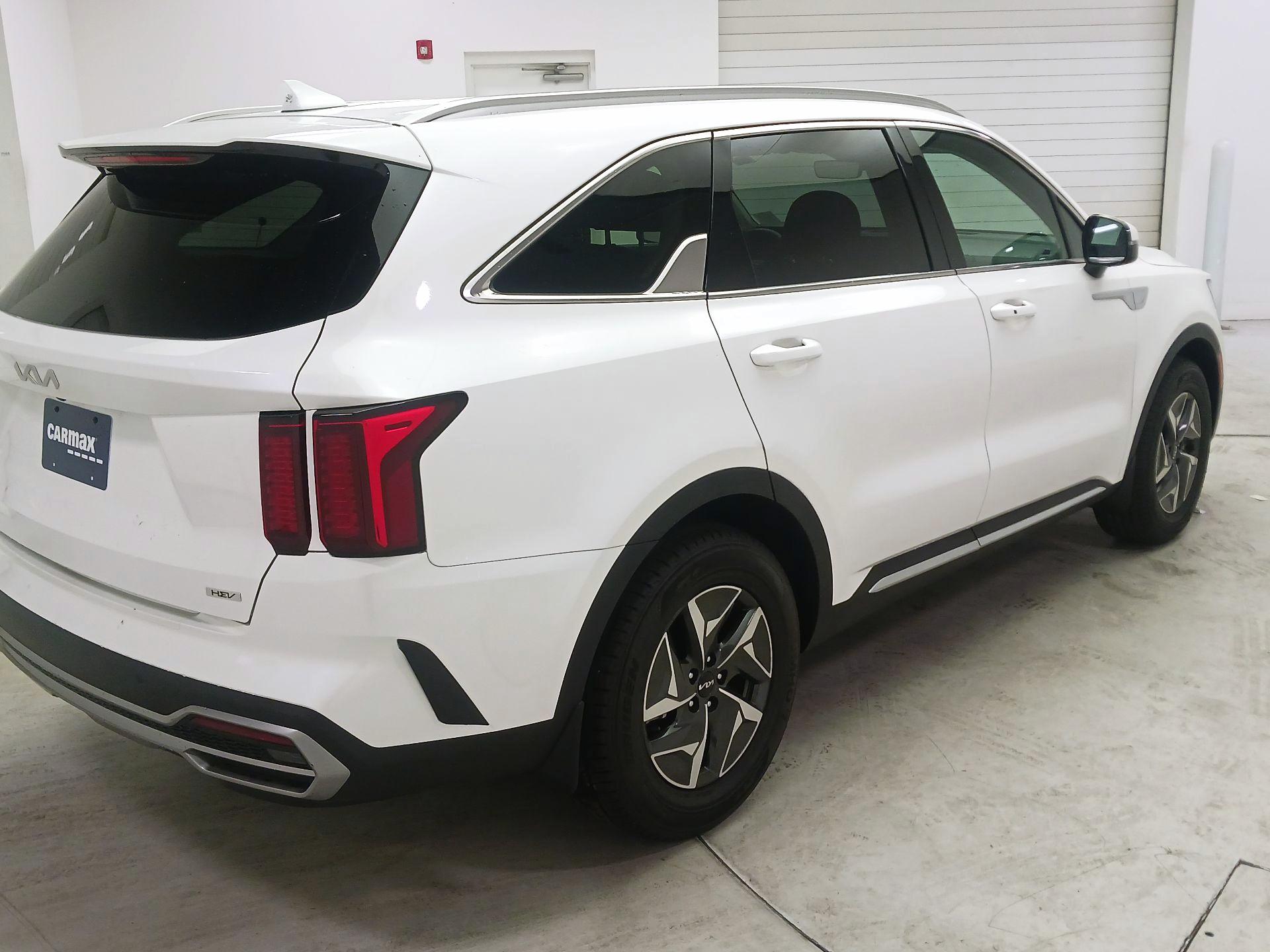 Thumbnail: 2023 Kia Sorento - 5