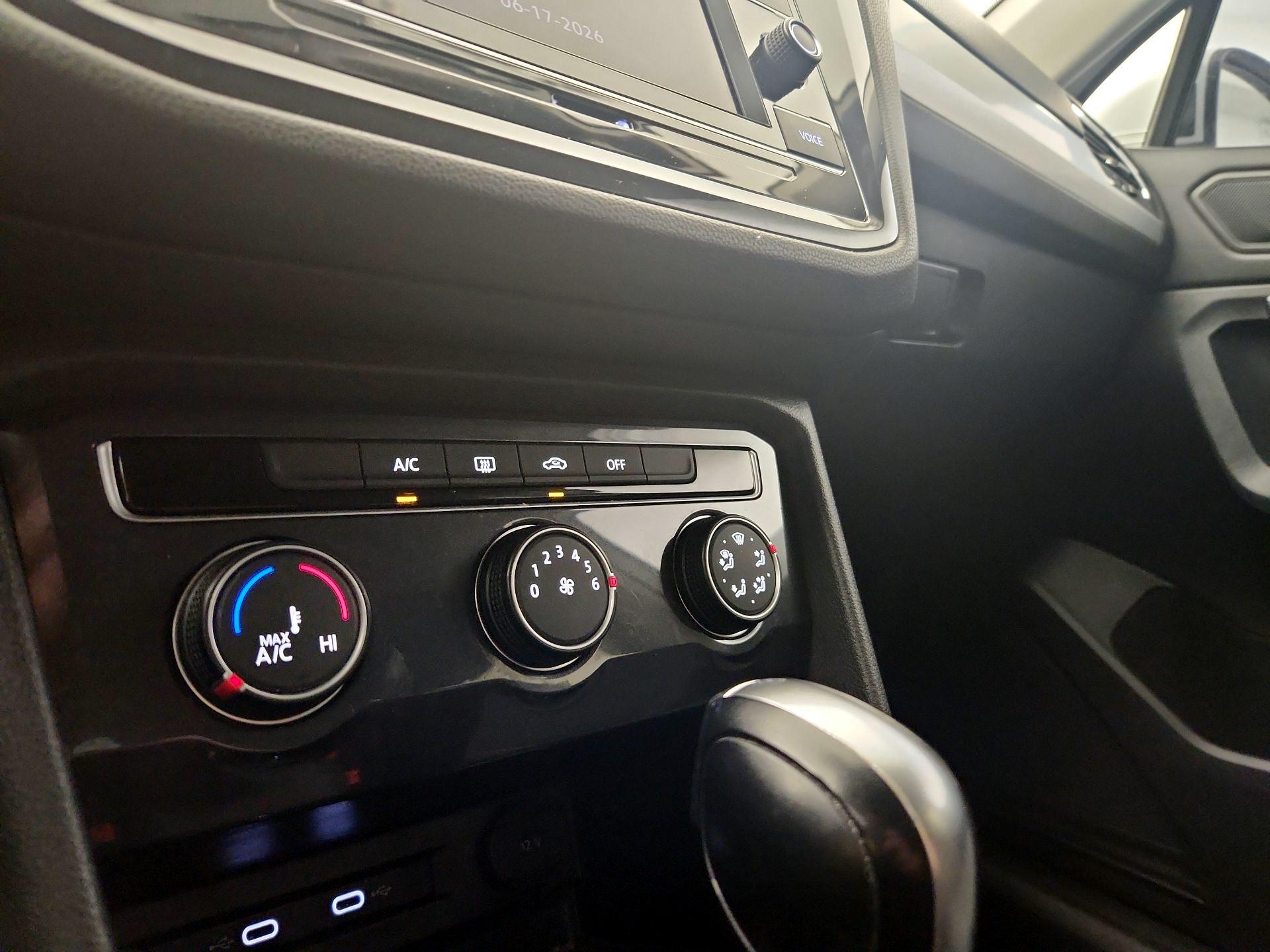 Thumbnail: 2020 Volkswagen Tiguan - 16