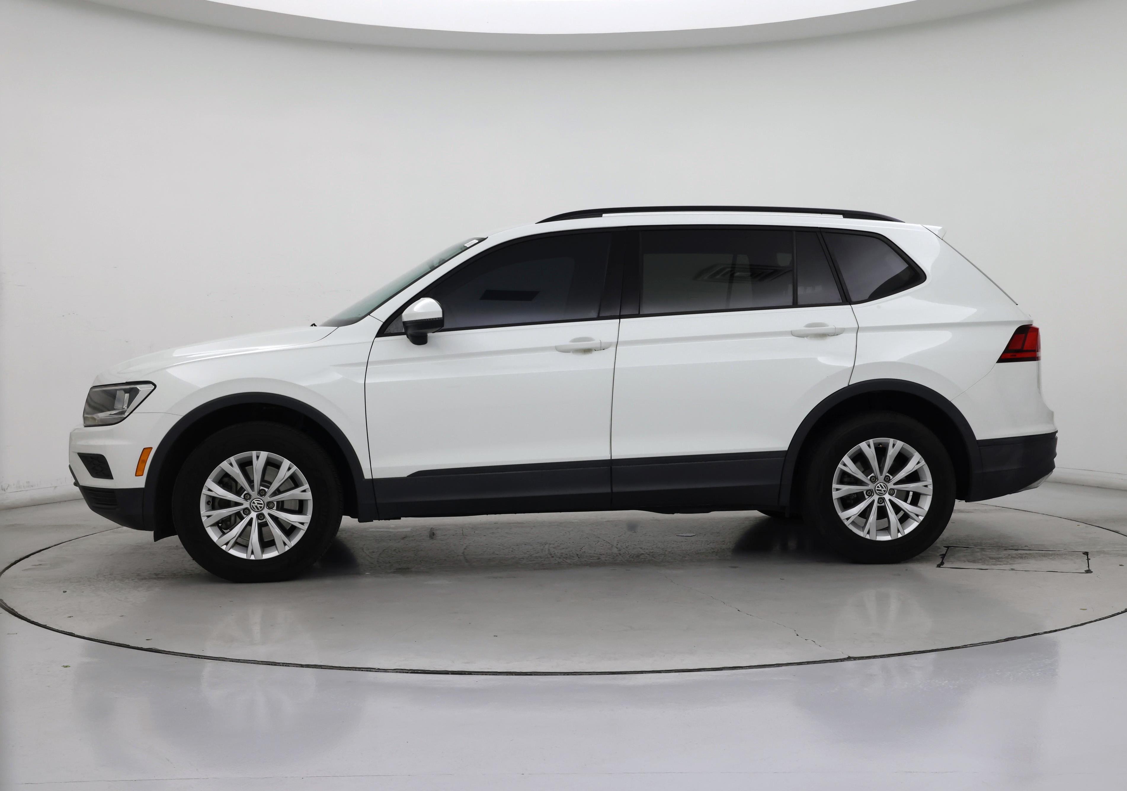 Thumbnail: 2020 Volkswagen Tiguan - 3