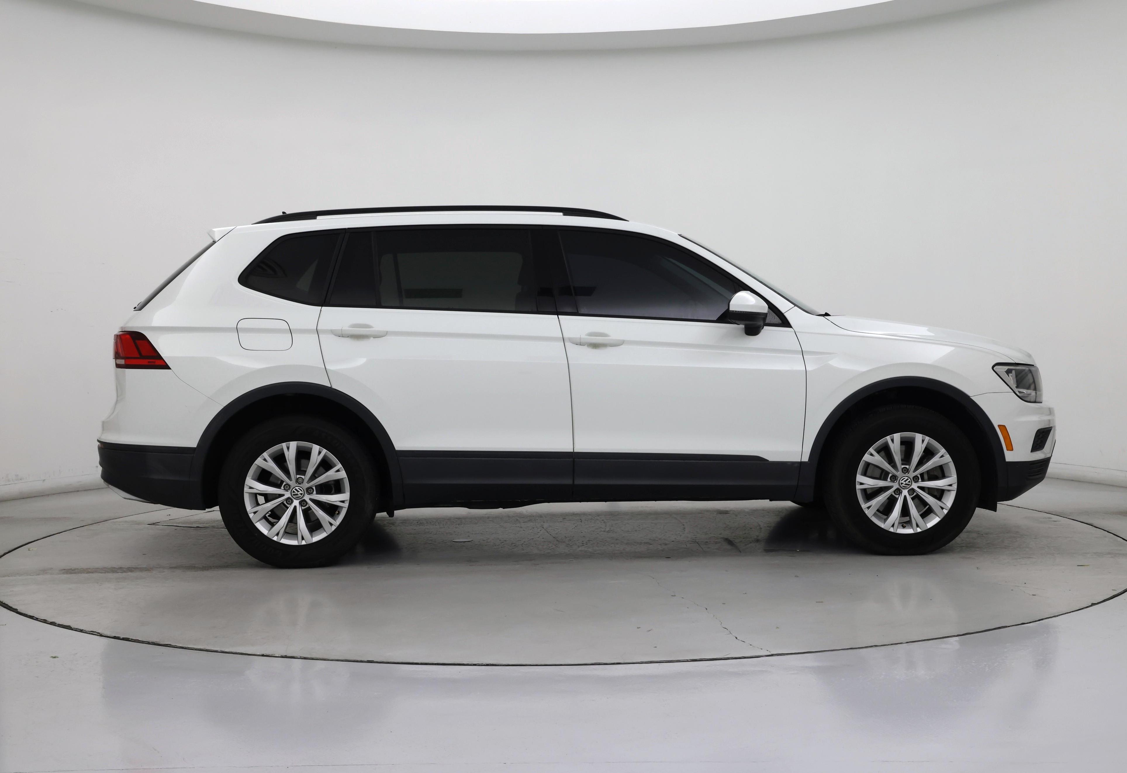 Thumbnail: 2020 Volkswagen Tiguan - 7