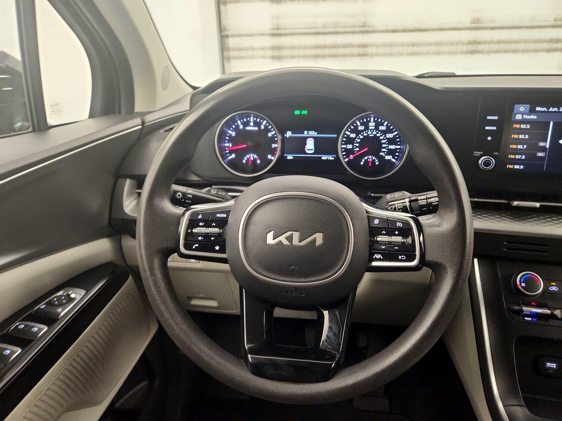 Thumbnail: 2022 Kia Carnival - 10