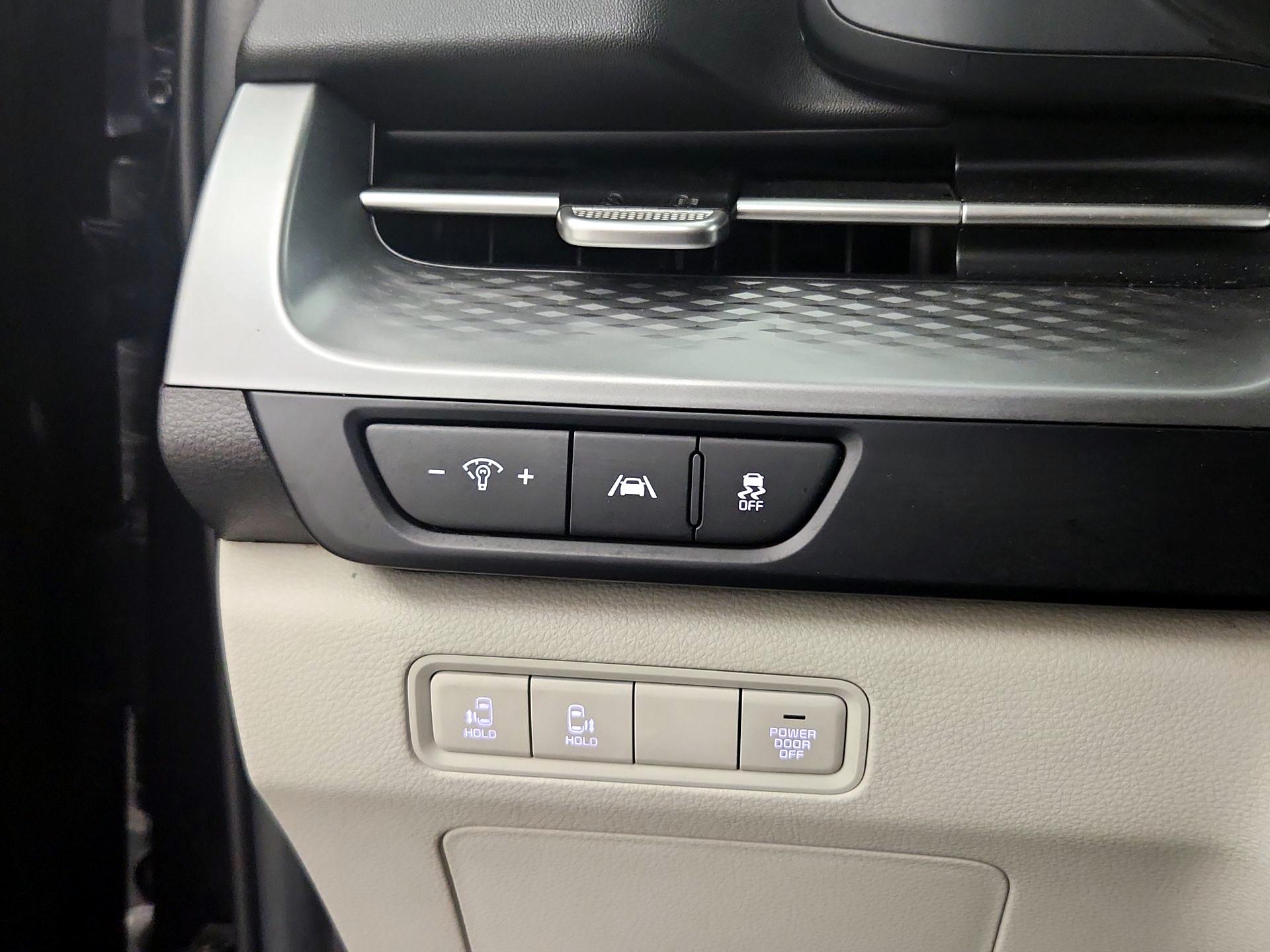 Thumbnail: 2022 Kia Carnival - 13