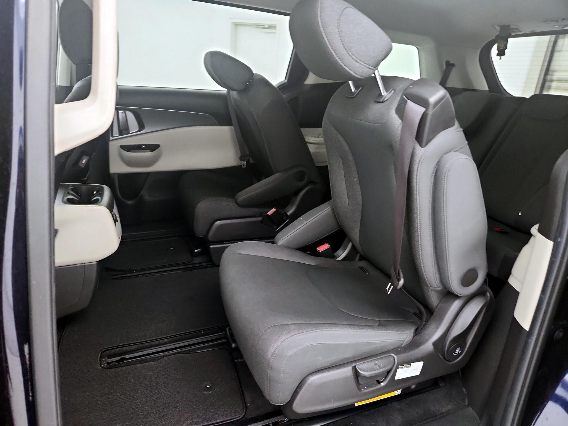 Thumbnail: 2022 Kia Carnival - 19