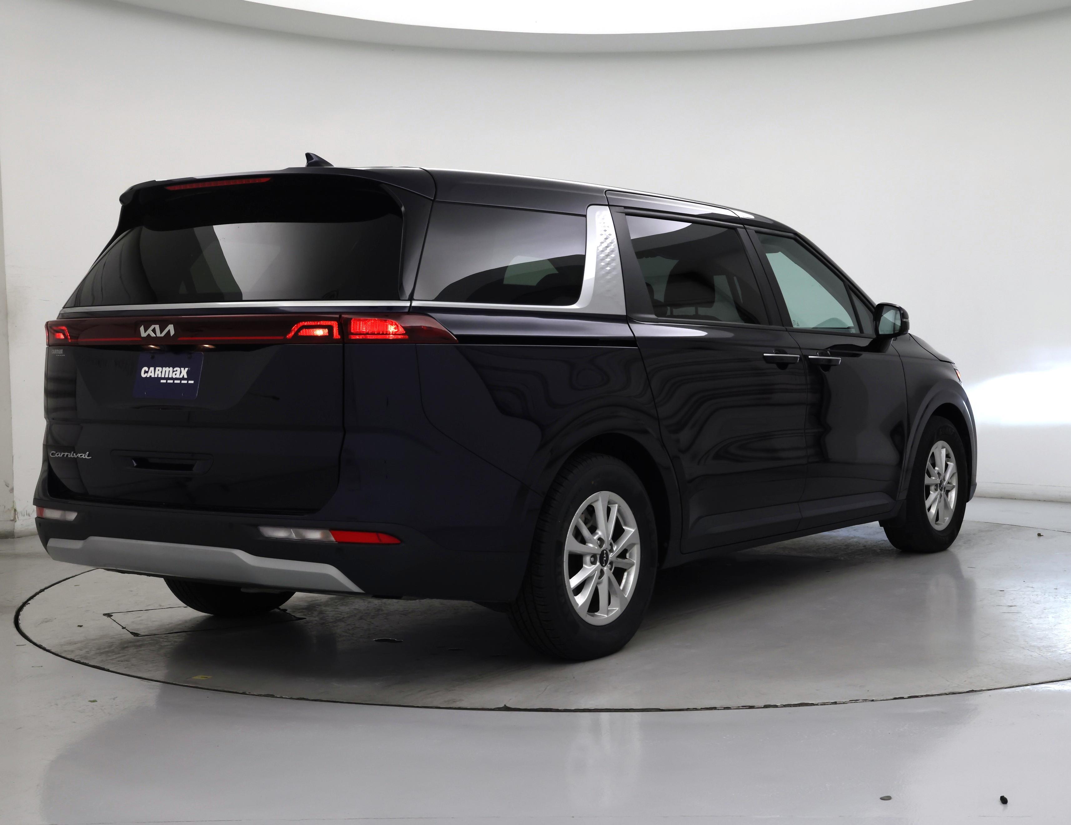 Thumbnail: 2022 Kia Carnival - 8