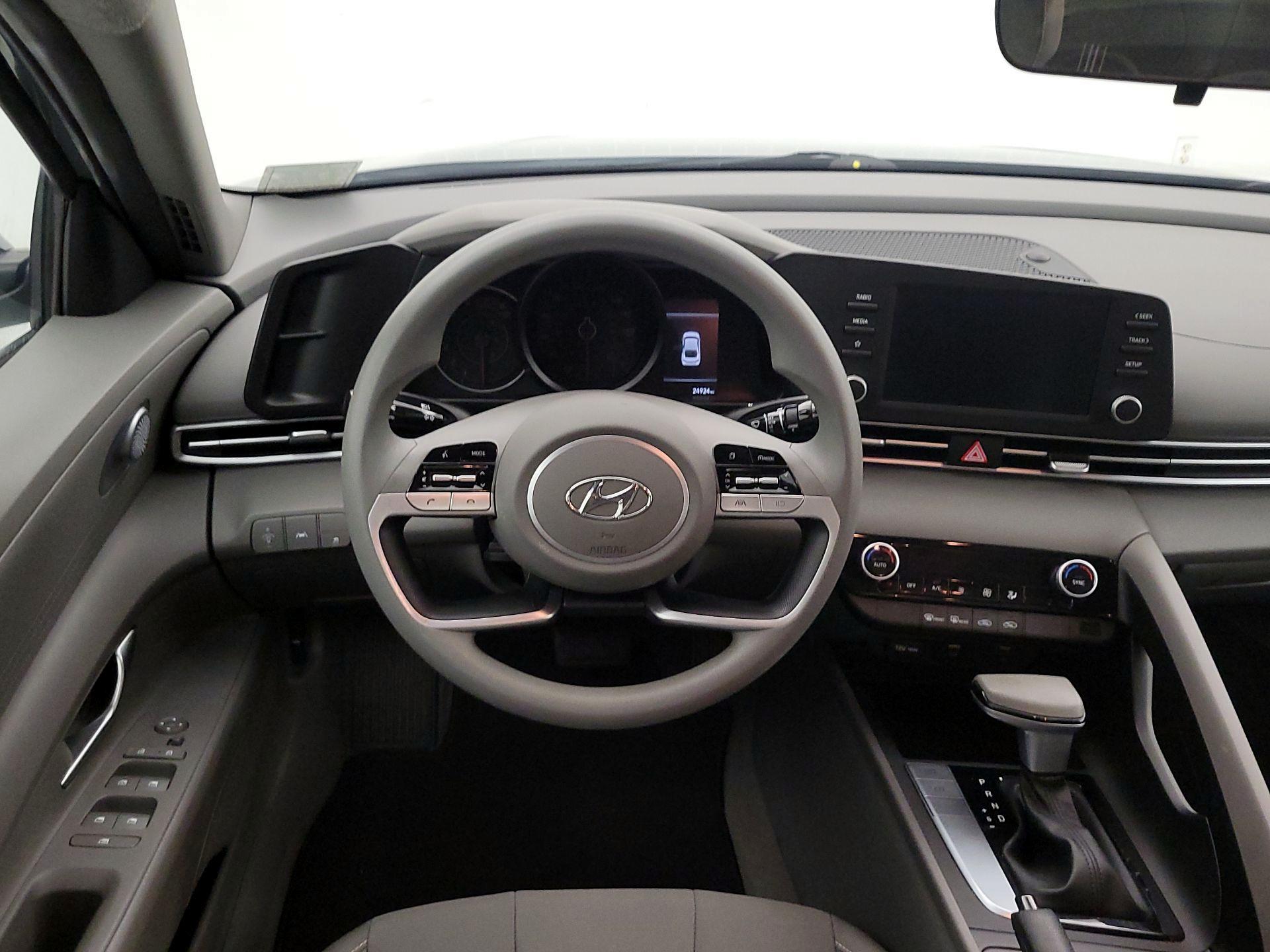 Thumbnail: 2021 Hyundai Elantra - 10