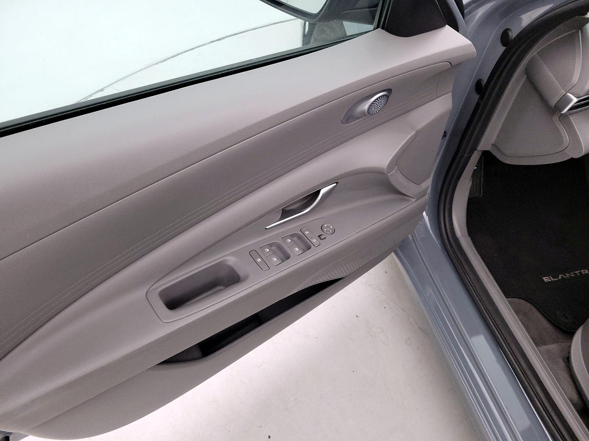 Thumbnail: 2021 Hyundai Elantra - 12