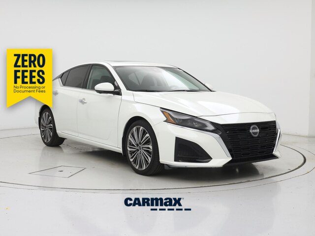 White 2023 Nissan Altima Sedan Front-Wheel Drive Automatic