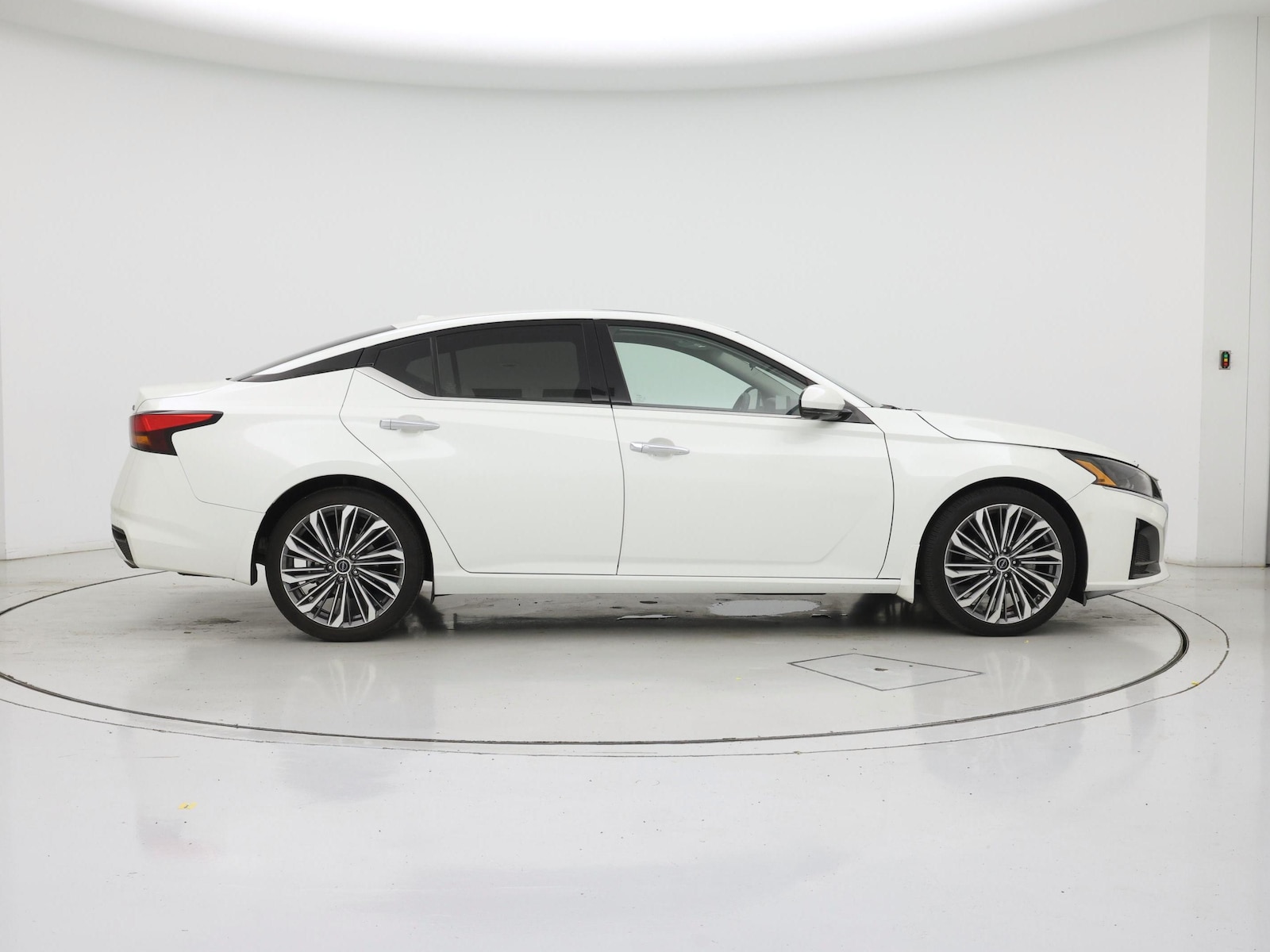 2023 Nissan Altima SL - Photo 8