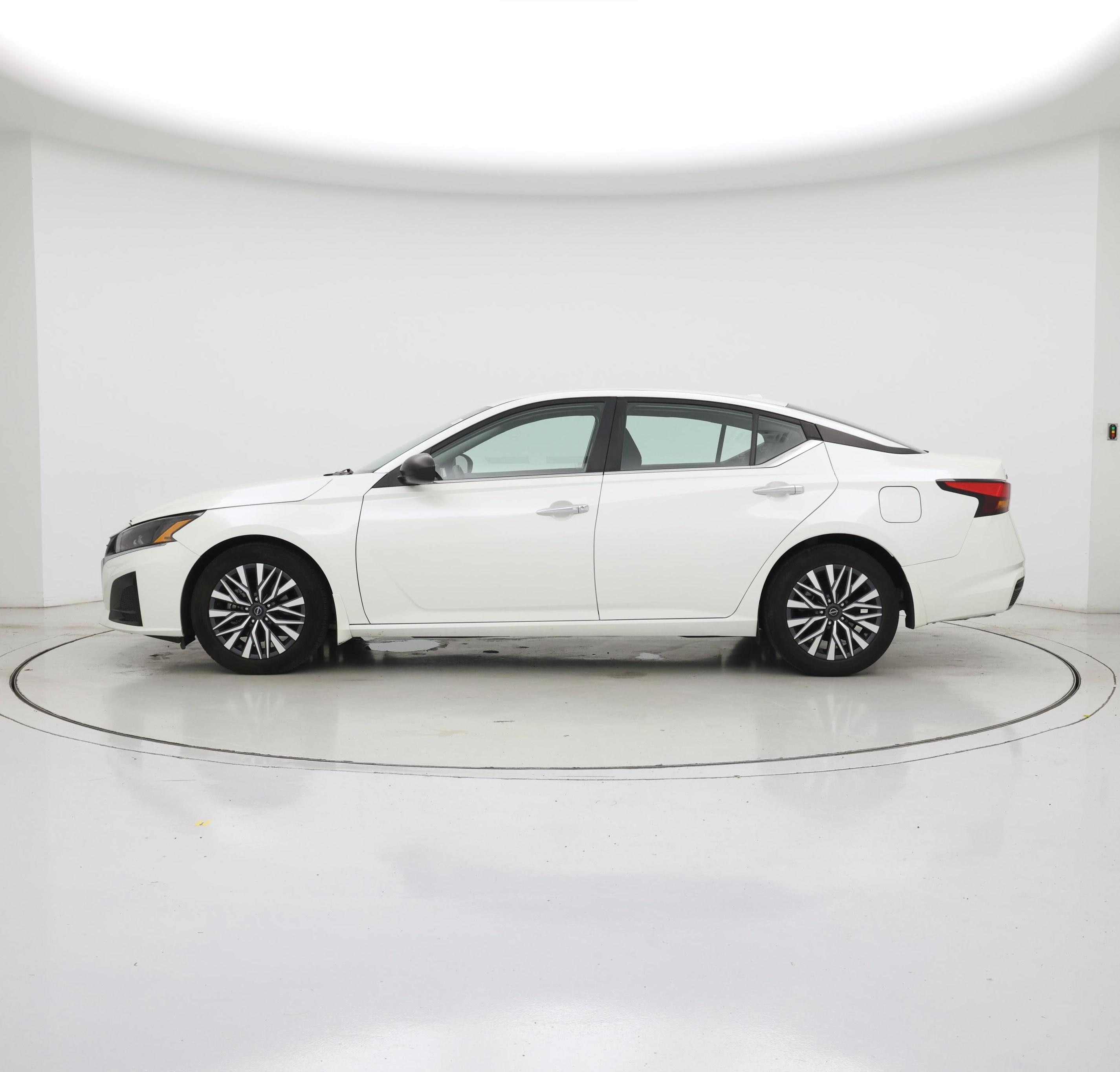 Thumbnail: 2024 Nissan Altima - 3