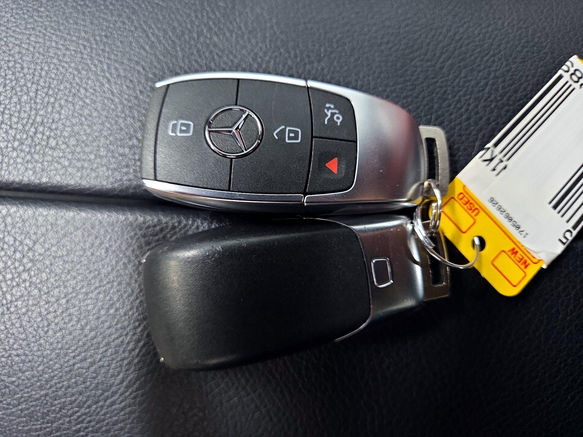 Thumbnail: 2023 Mercedes-Benz C-Class - 18