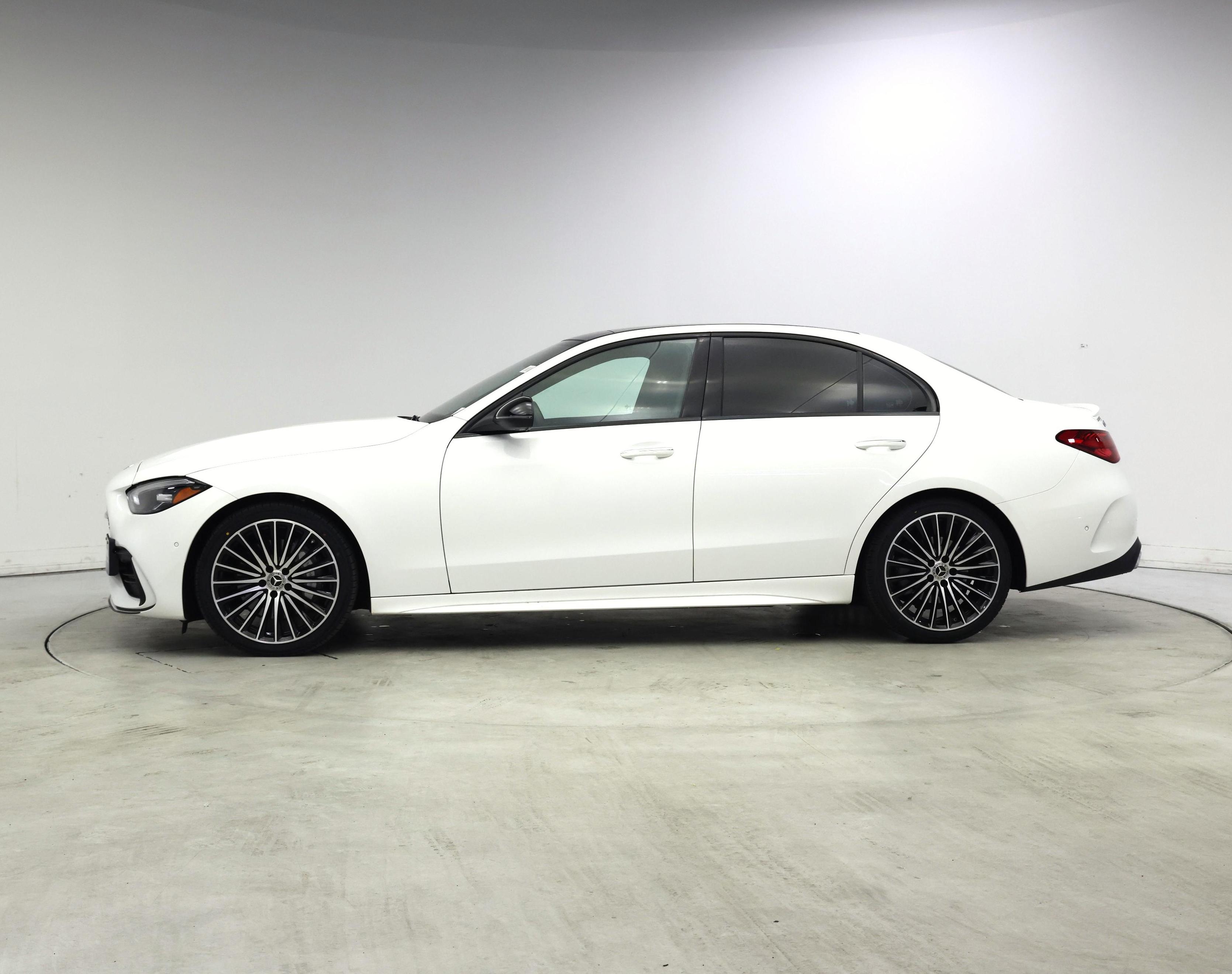 Thumbnail: 2023 Mercedes-Benz C-Class - 3