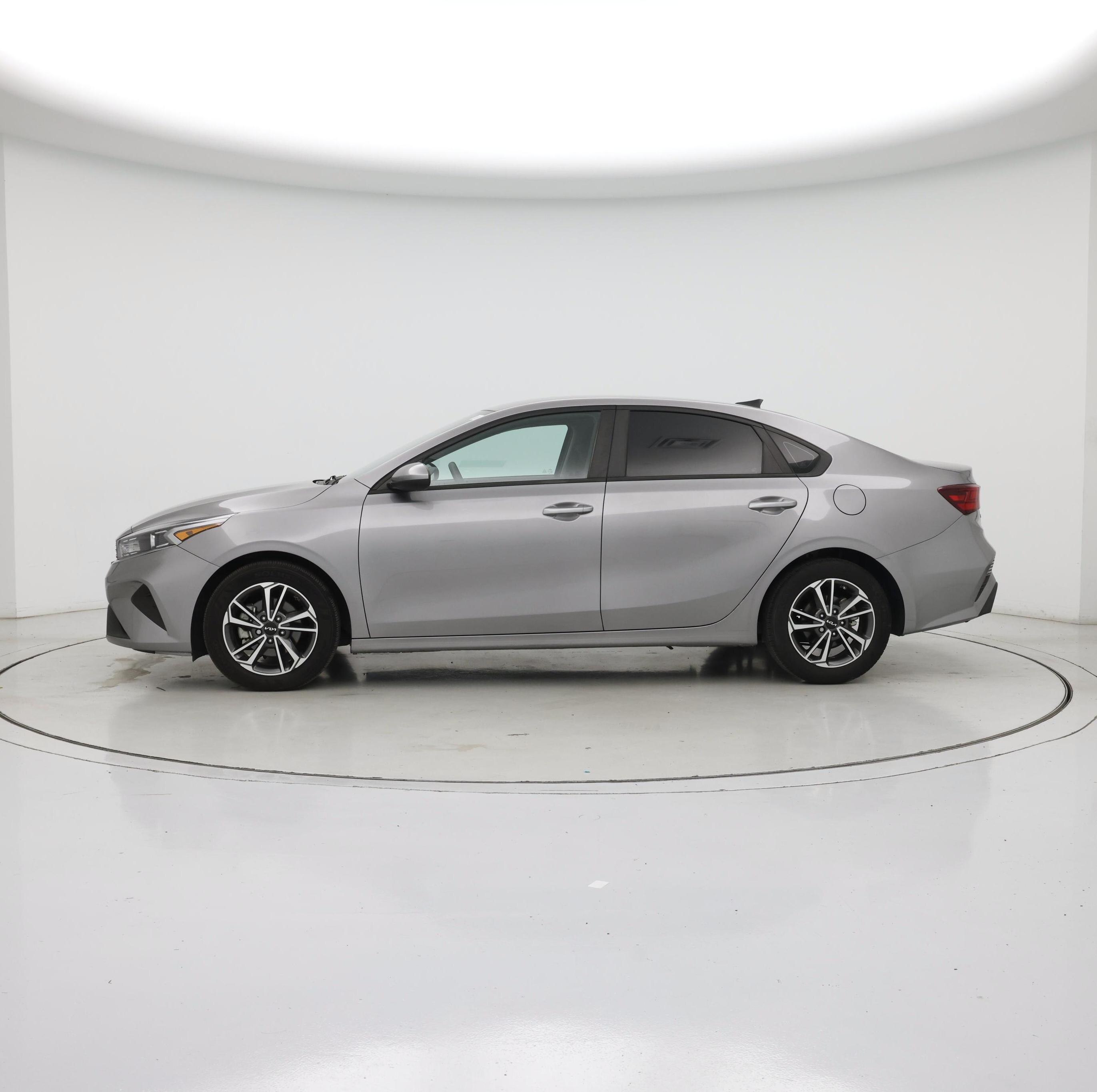 Thumbnail: 2023 Kia Forte - 3