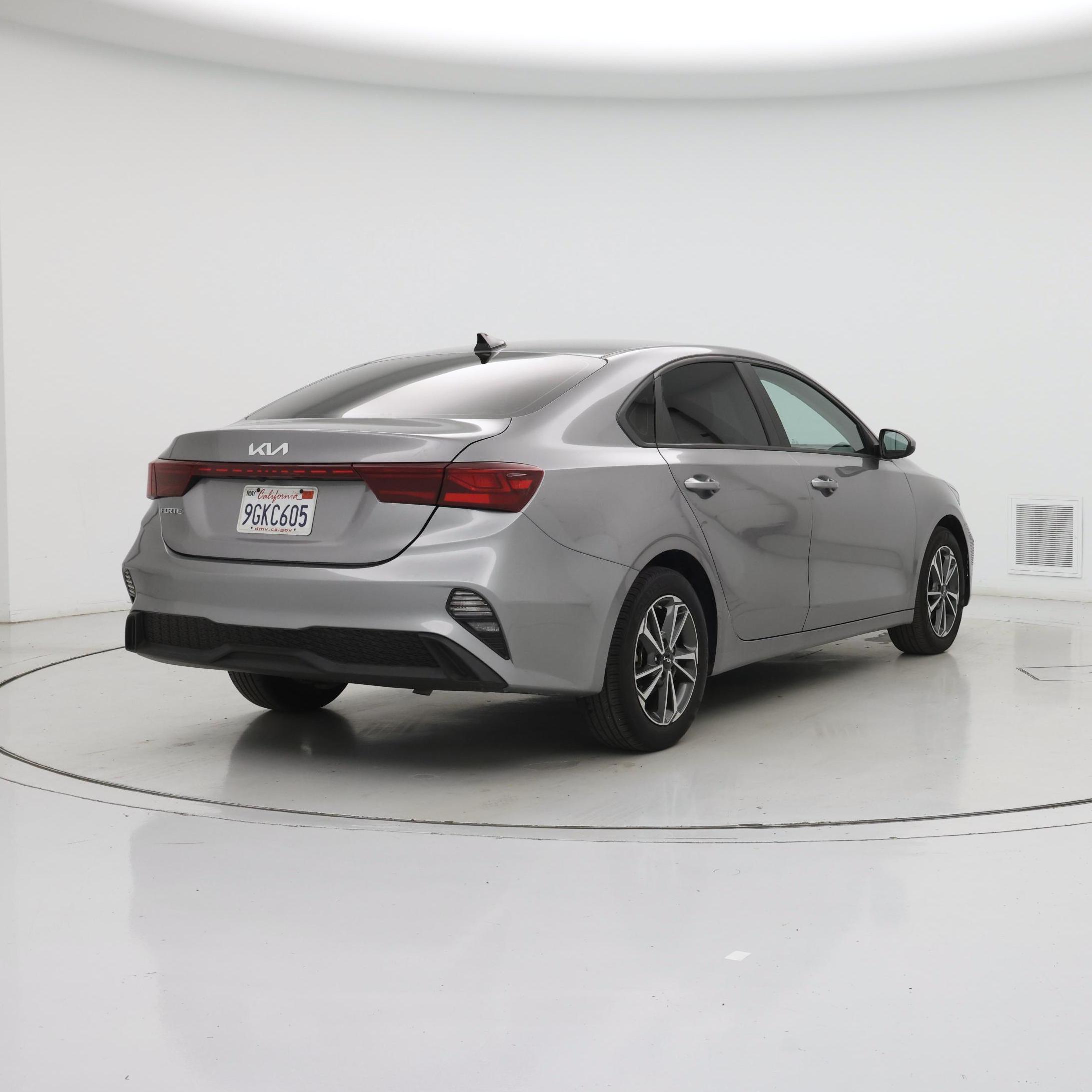 Thumbnail: 2023 Kia Forte - 8
