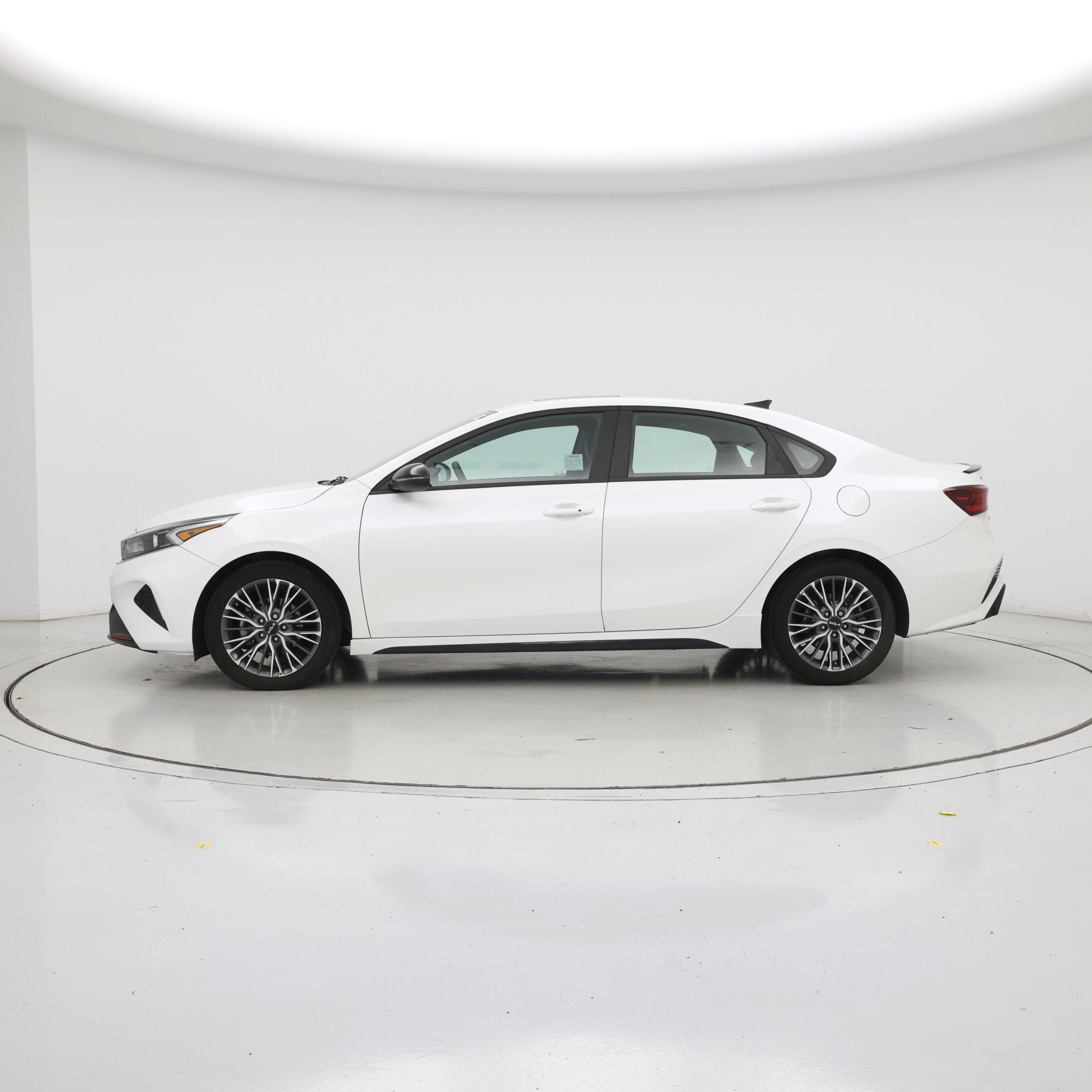 Thumbnail: 2023 Kia Forte - 3
