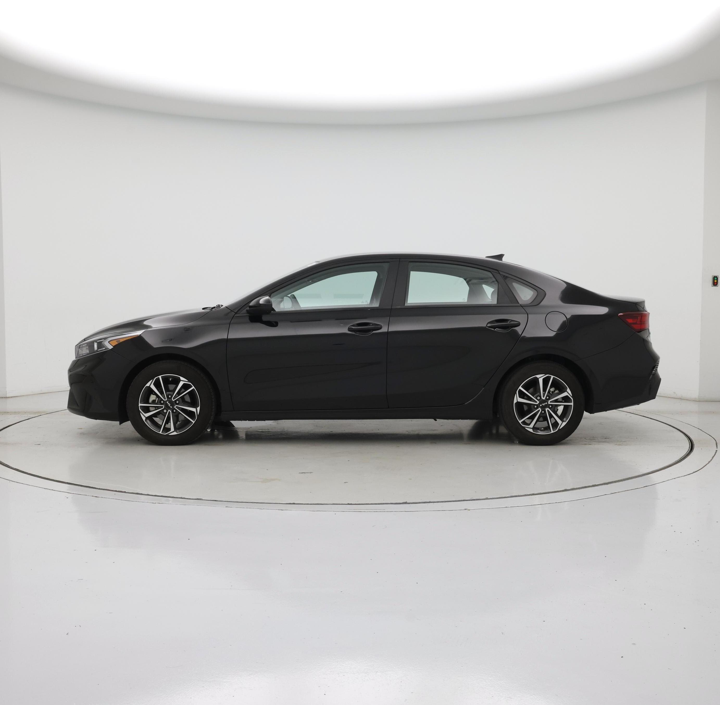 Thumbnail: 2023 Kia Forte - 3