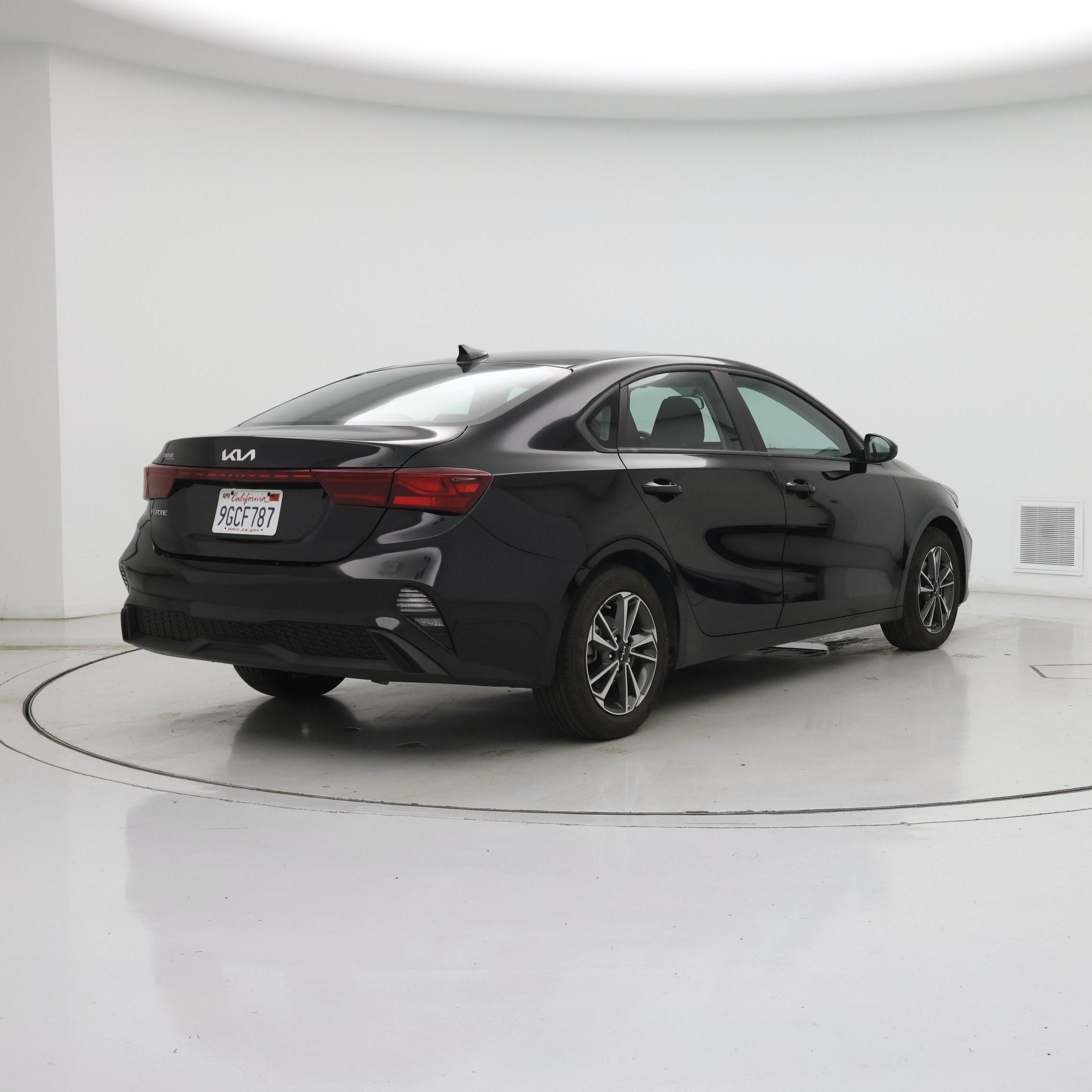 Thumbnail: 2023 Kia Forte - 8