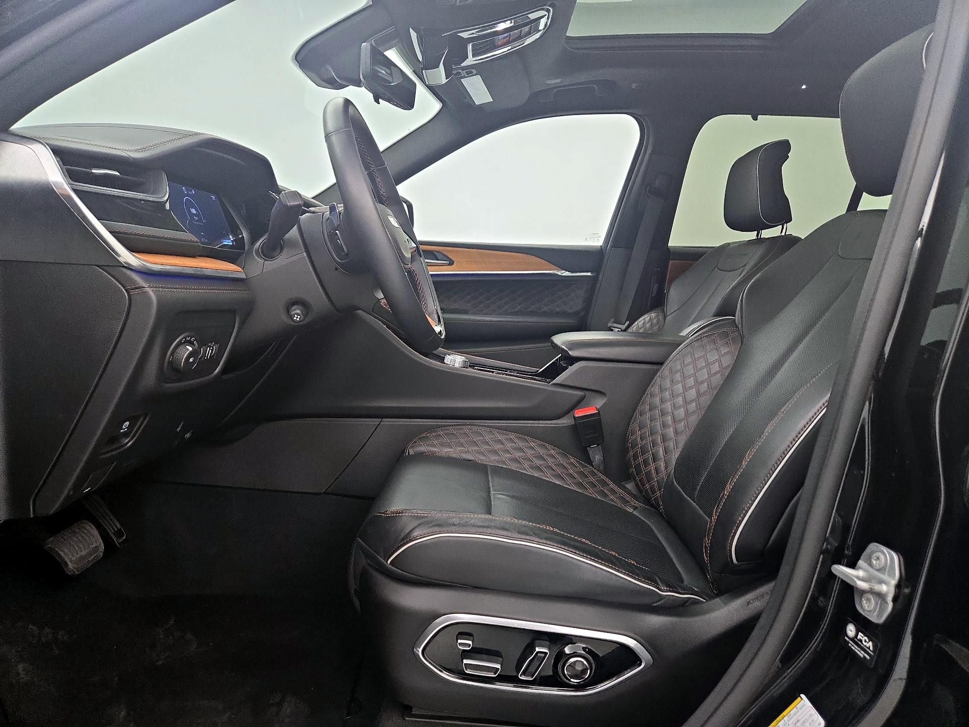 Thumbnail: 2022 Jeep Grand Cherokee - 11