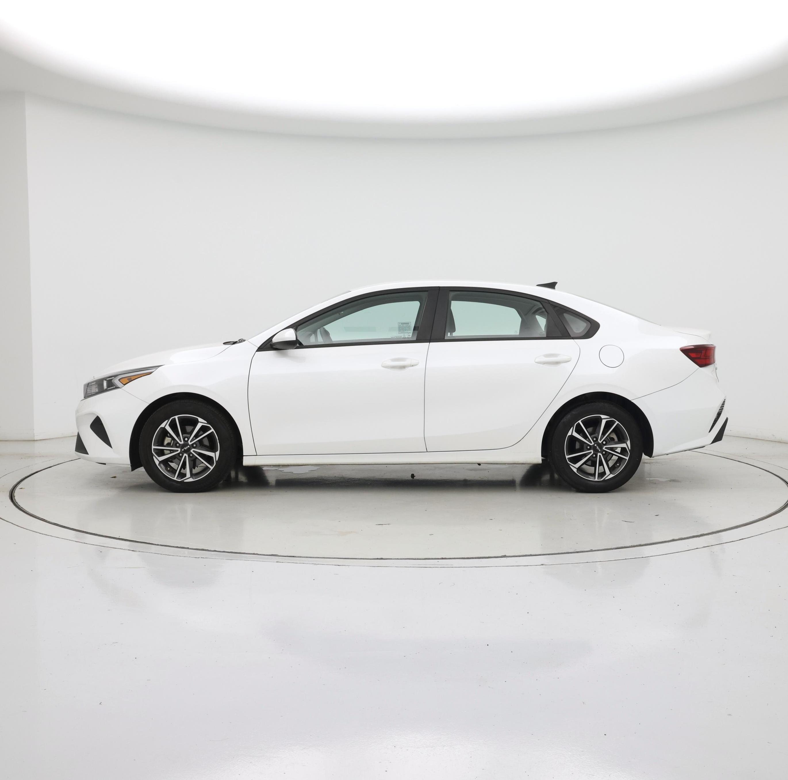 Thumbnail: 2023 Kia Forte - 3