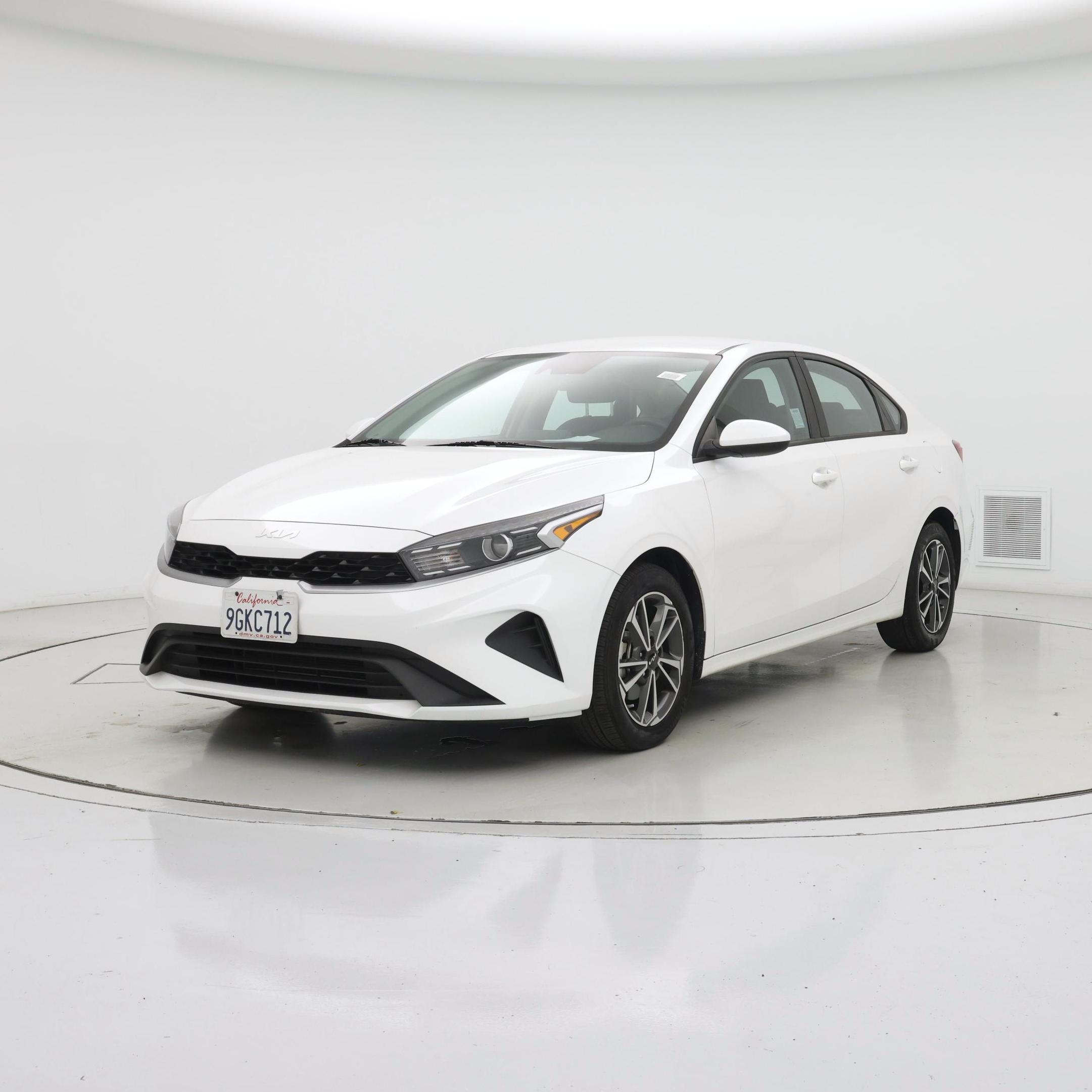 Thumbnail: 2023 Kia Forte - 4