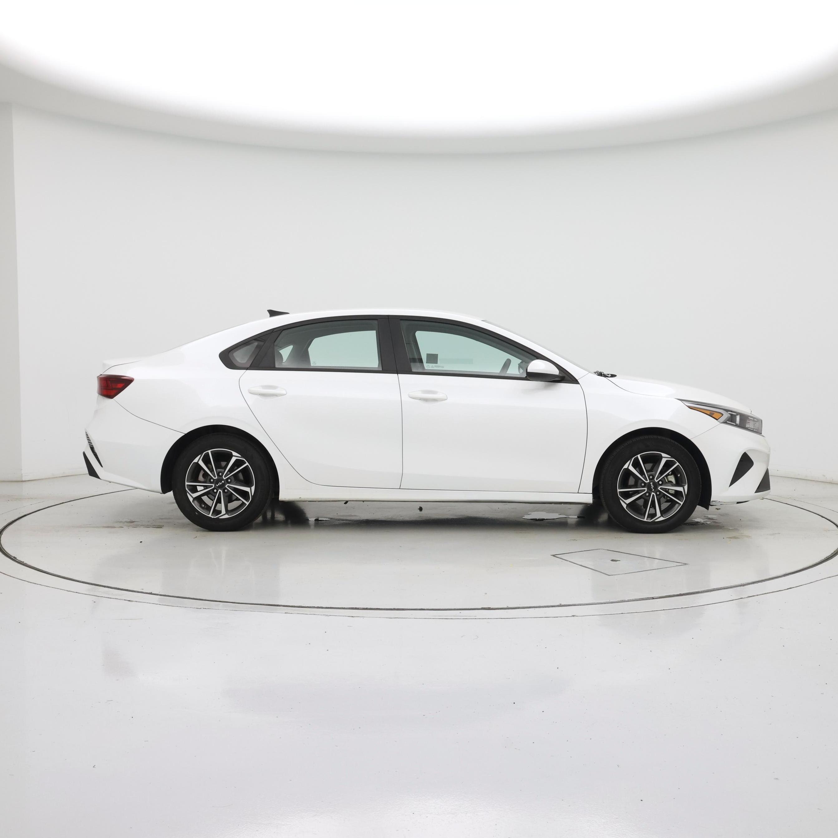 Thumbnail: 2023 Kia Forte - 7