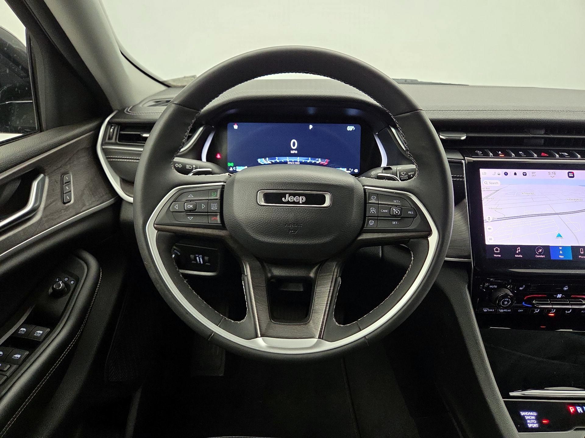 Thumbnail: 2023 Jeep Grand Cherokee - 10