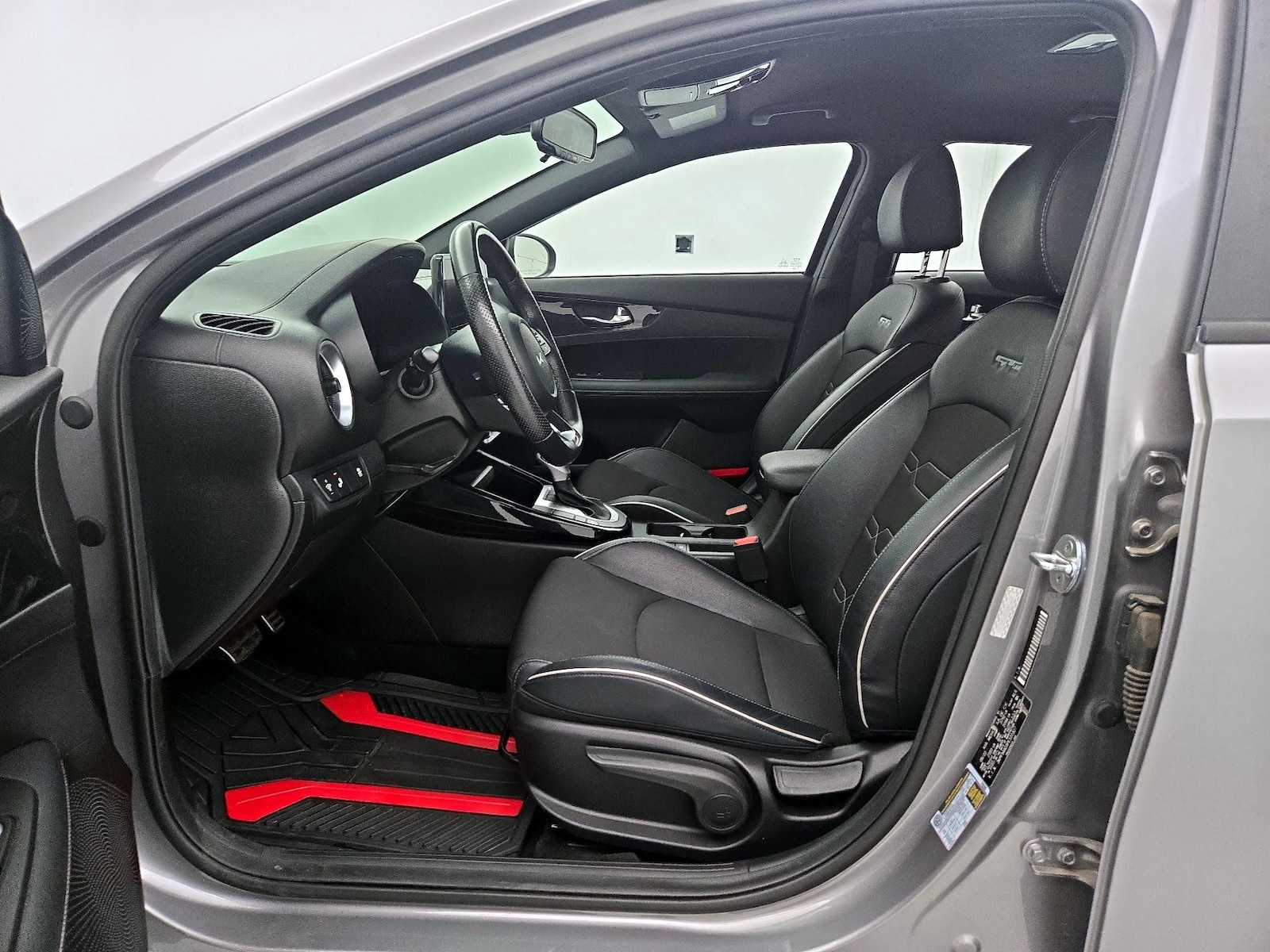 2023 Kia Forte GT-Line - Photo 12