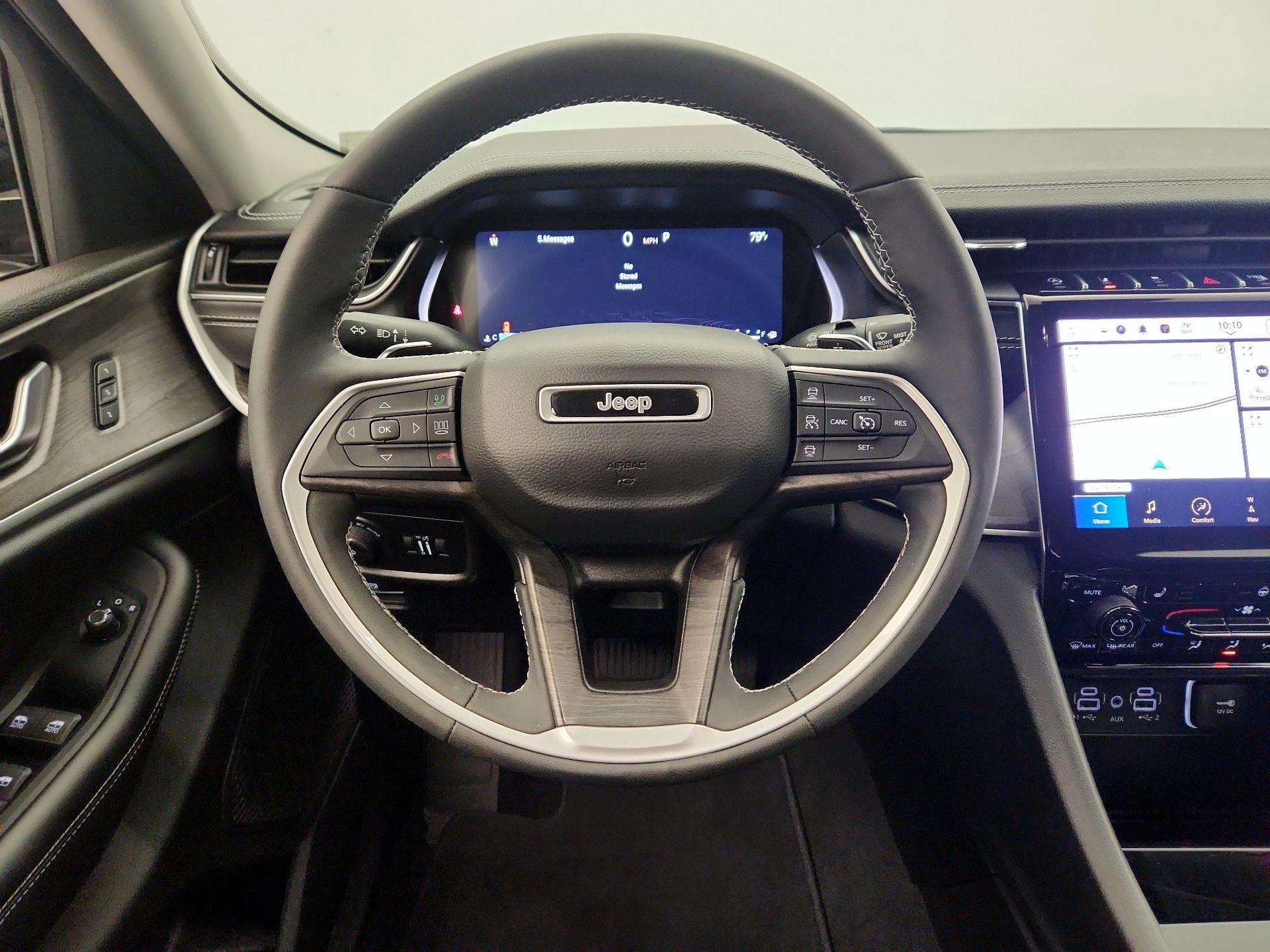 Thumbnail: 2023 Jeep Grand Cherokee - 10