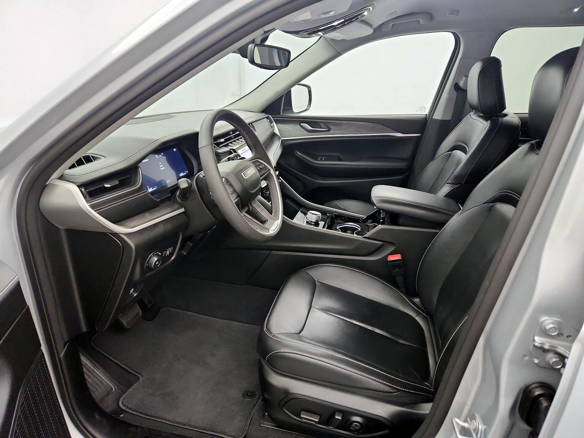 Thumbnail: 2023 Jeep Grand Cherokee - 11