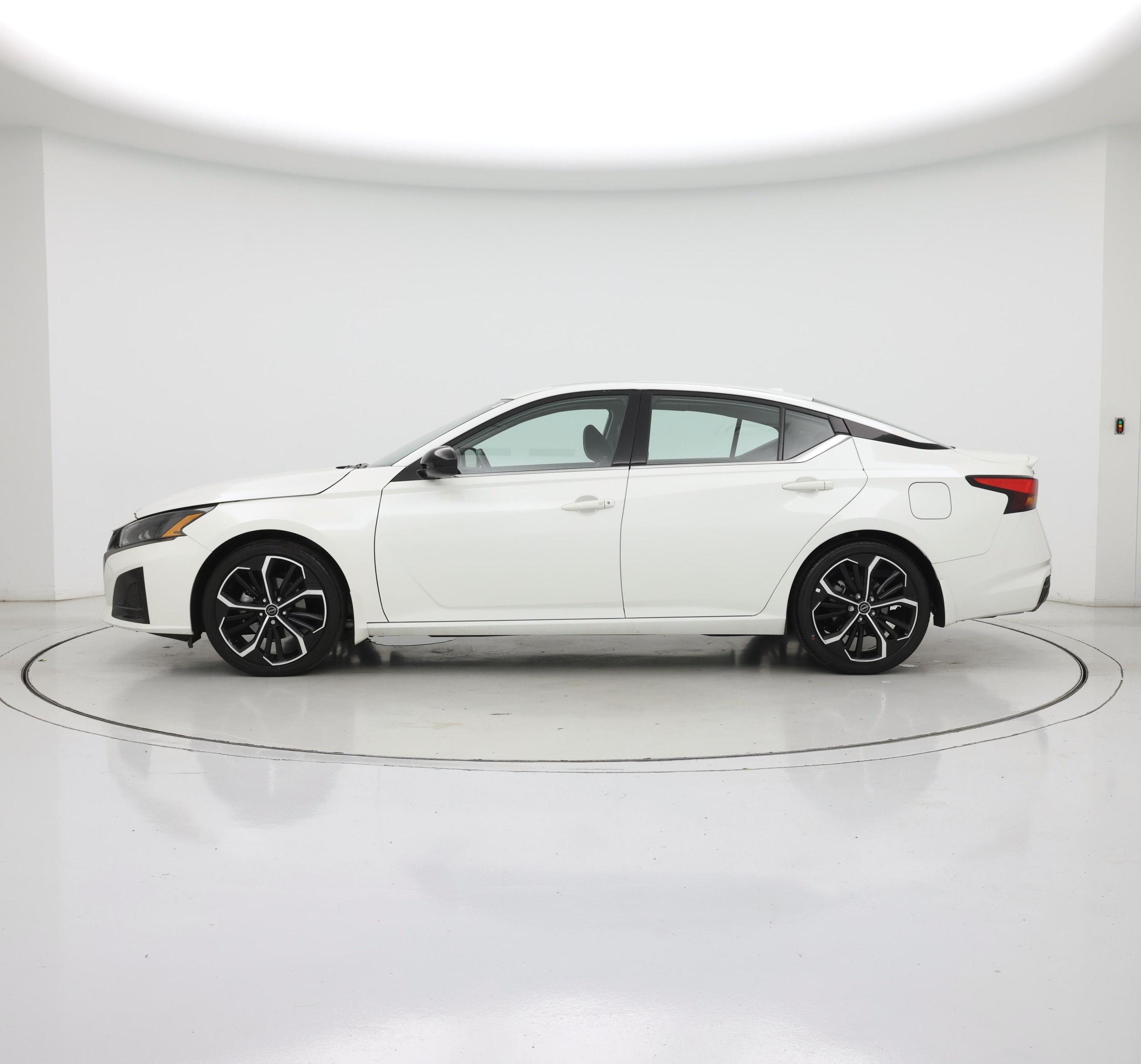 Thumbnail: 2023 Nissan Altima - 3