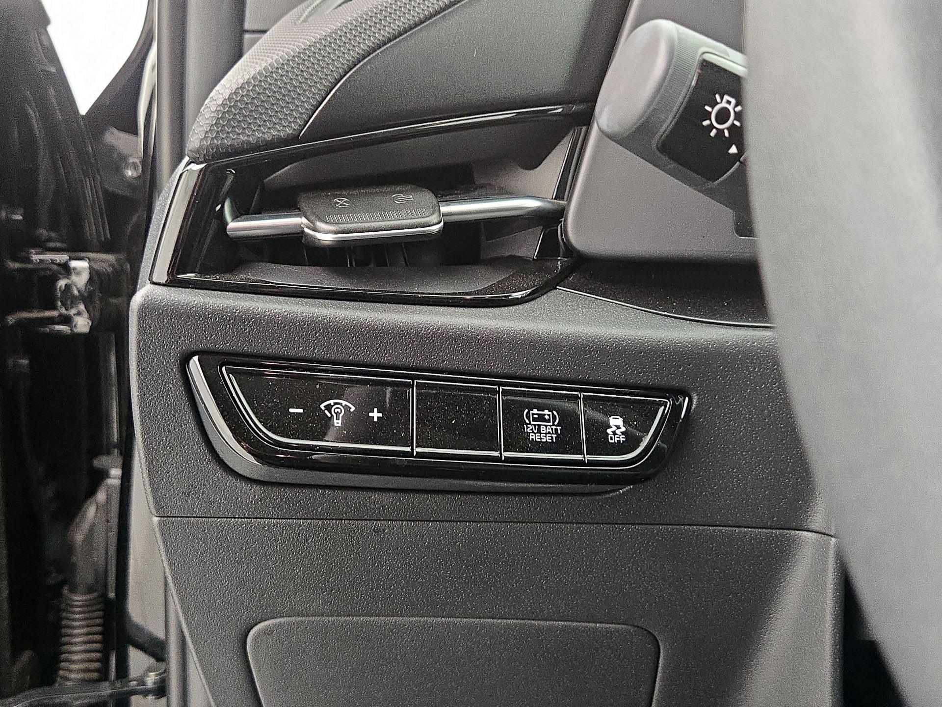 Thumbnail: 2025 Kia Niro - 13