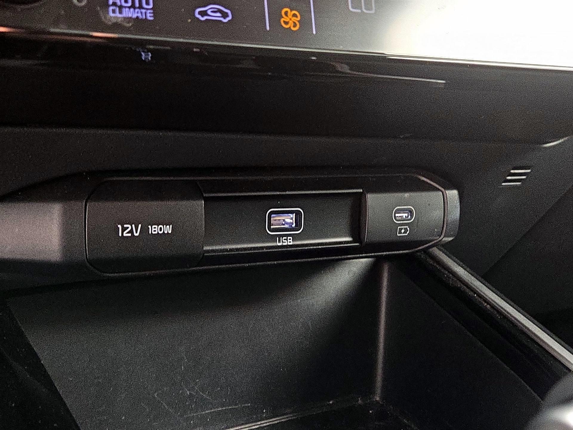 Thumbnail: 2025 Kia Niro - 18