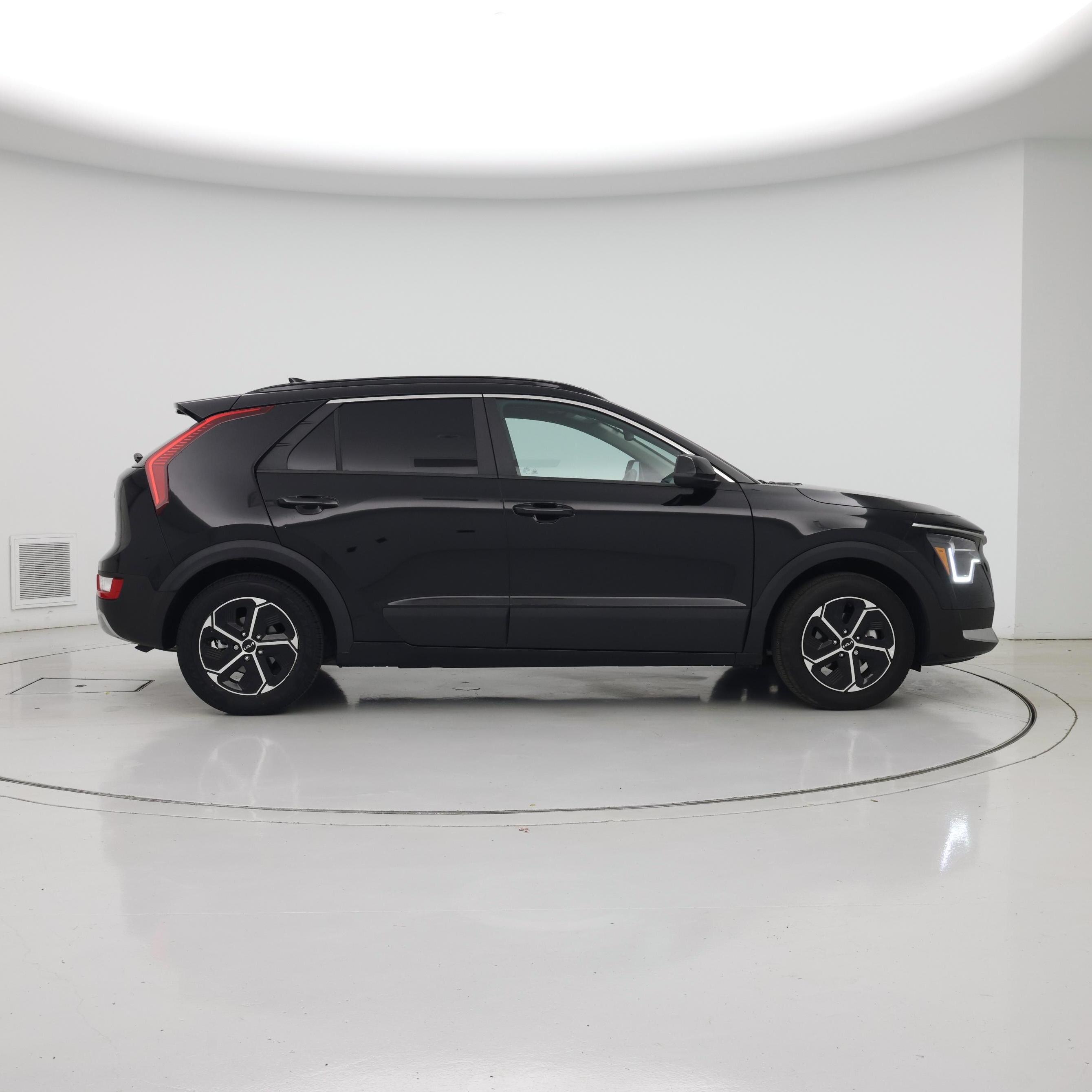 Thumbnail: 2025 Kia Niro - 7