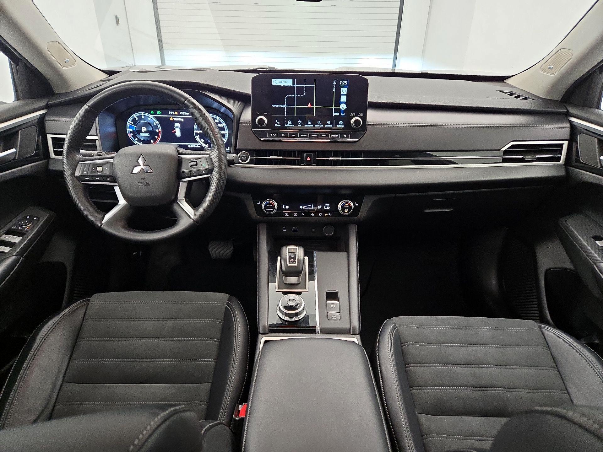 Thumbnail: 2024 Mitsubishi Outlander - 9