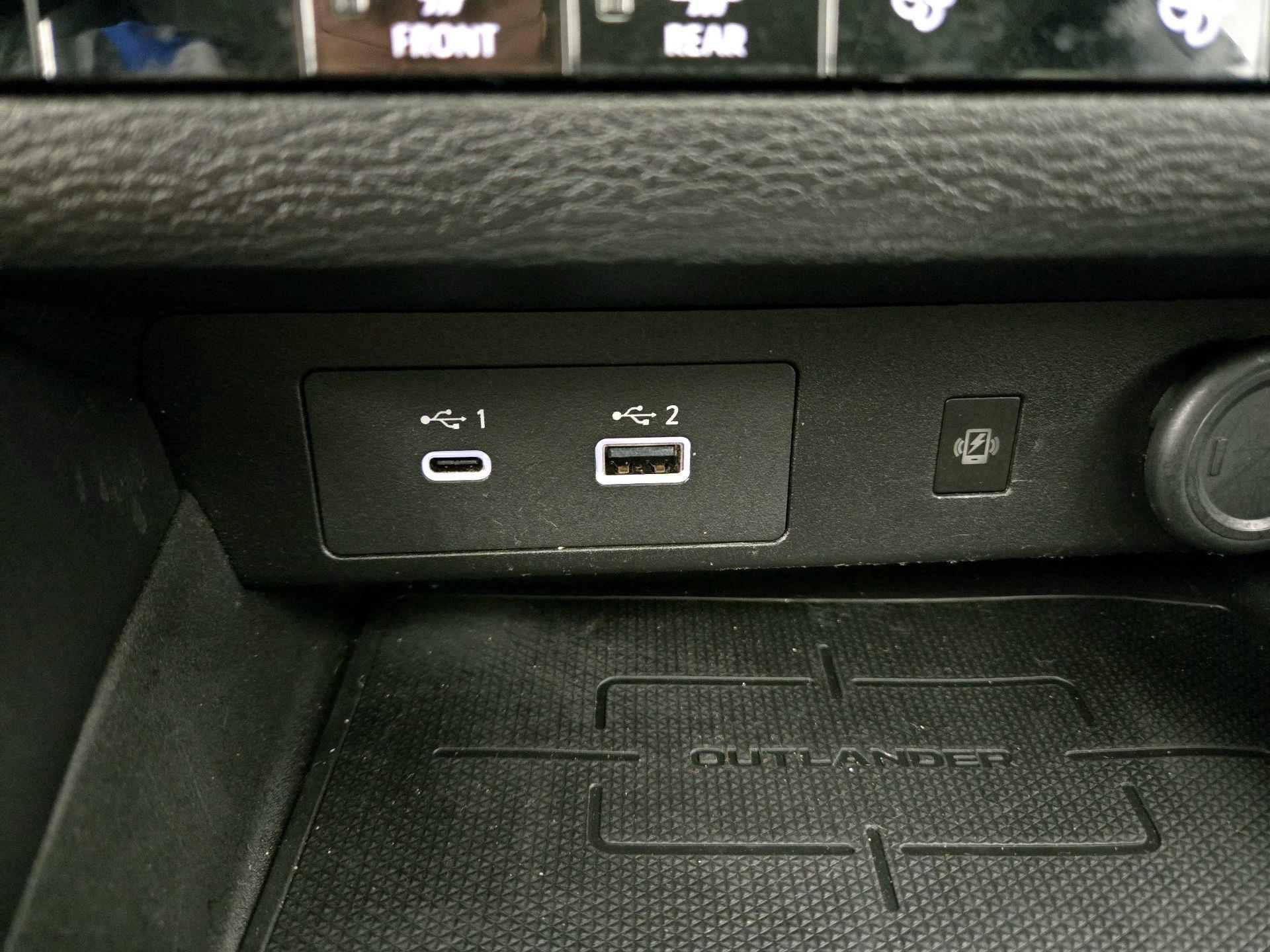 Thumbnail: 2024 Mitsubishi Outlander - 19